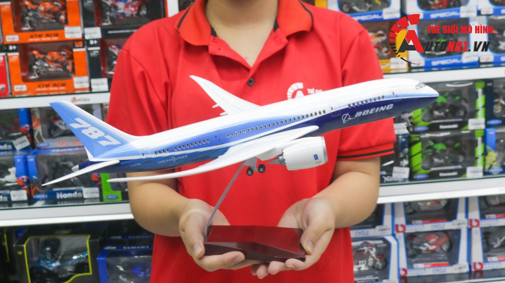 Mô hình máy bay USA Boeing B787 1:160 có đèn led tự động theo tiếng vỗ tay hoặc chạm MB47029