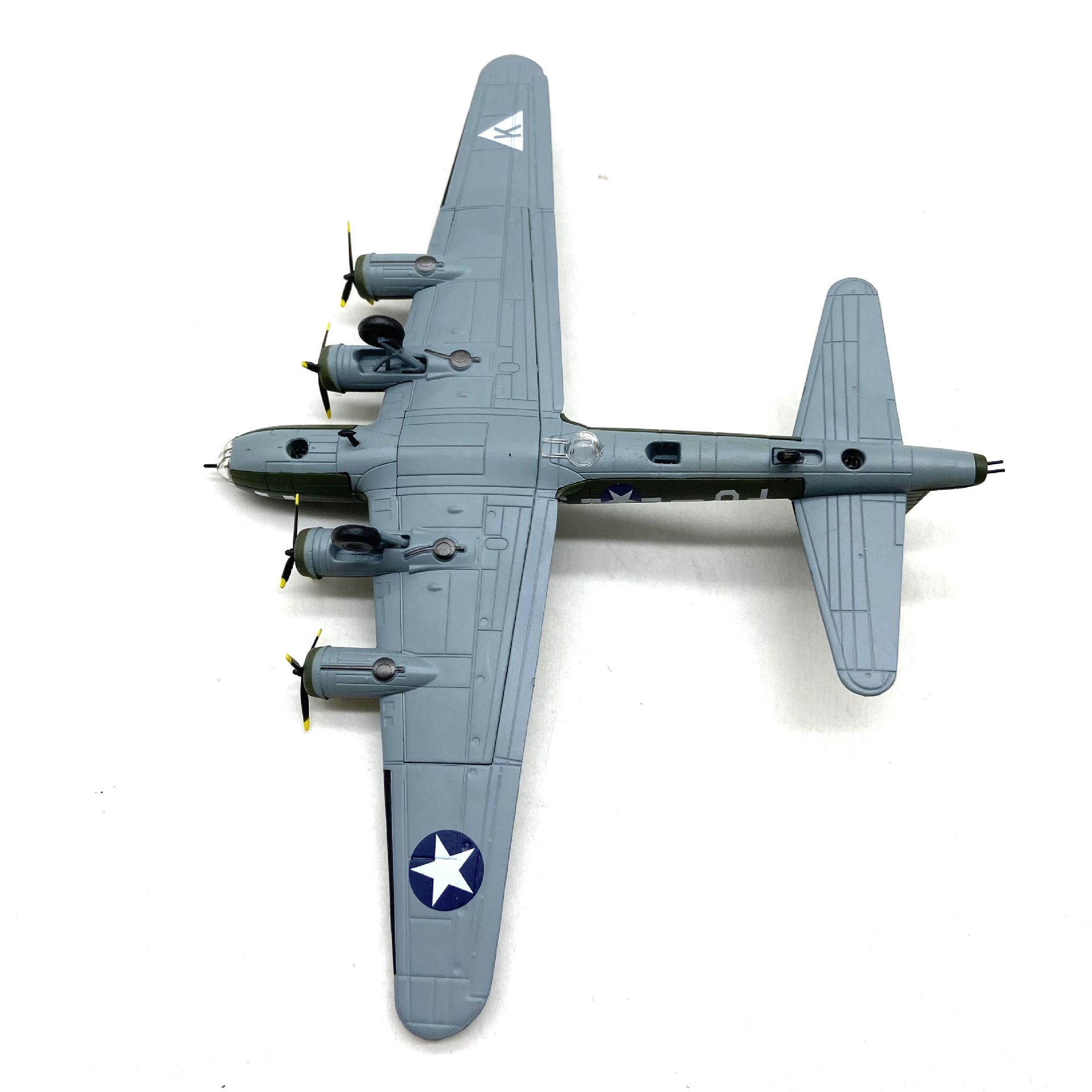Mô hình máy bay quân sự Mỹ Pháo Đài Bay B-17 tỉ lệ 1:144 MBQS047