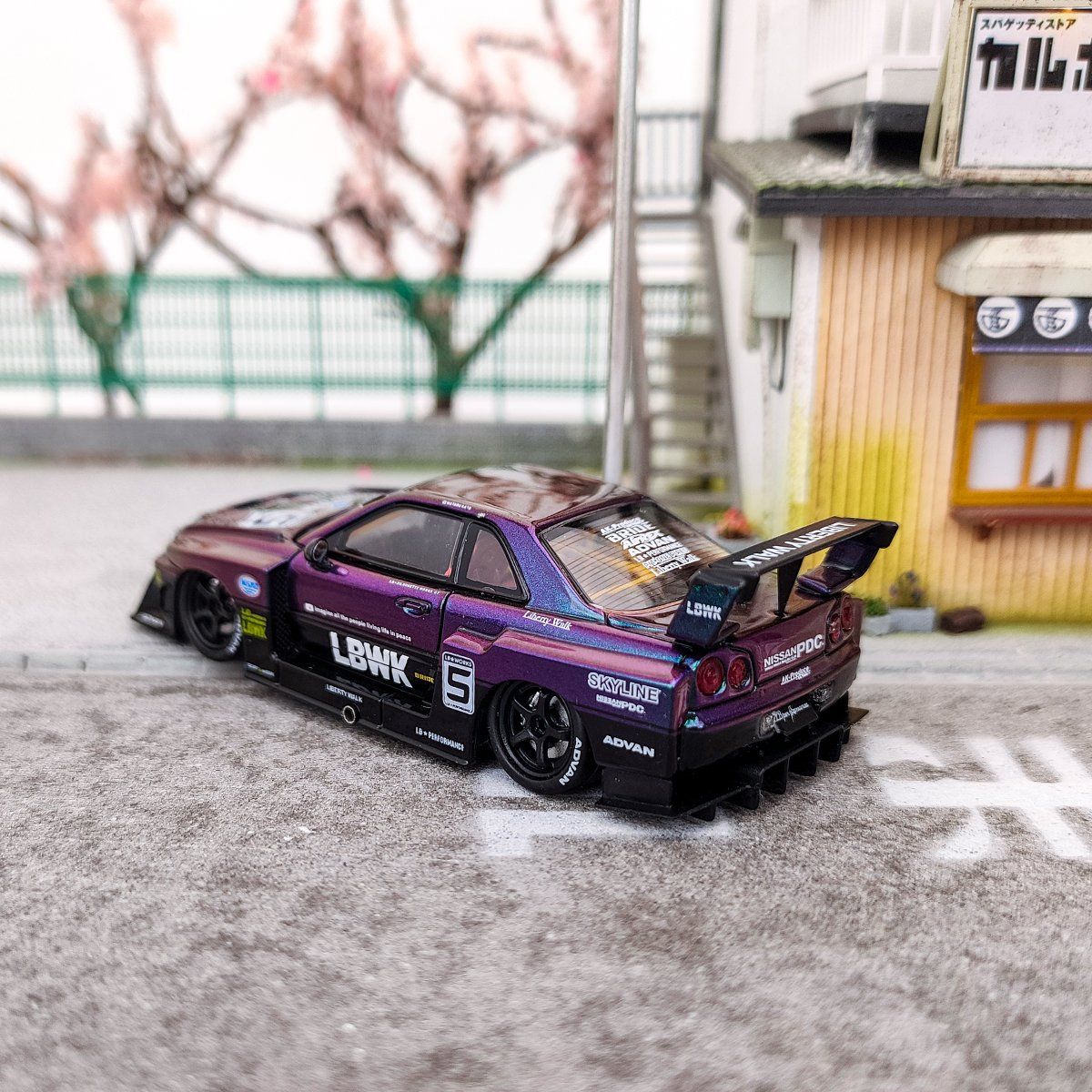 Mô hình xe Nissan Super Silhouette ER34 LBWK Chameleon #5 Special Limited Edition 499pcs tỉ lệ 1:64 Street weapon OT64074