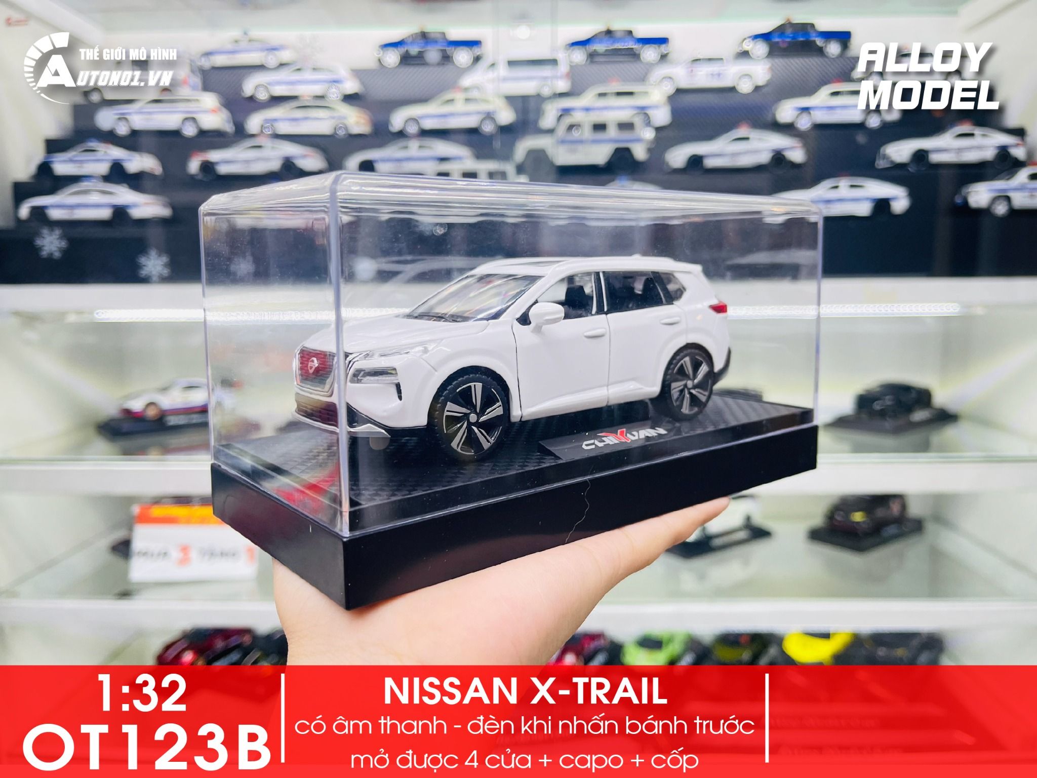 Mô hình xe Nissan X-Trail có đế hộp mica 1:32 Alloy Model OT123