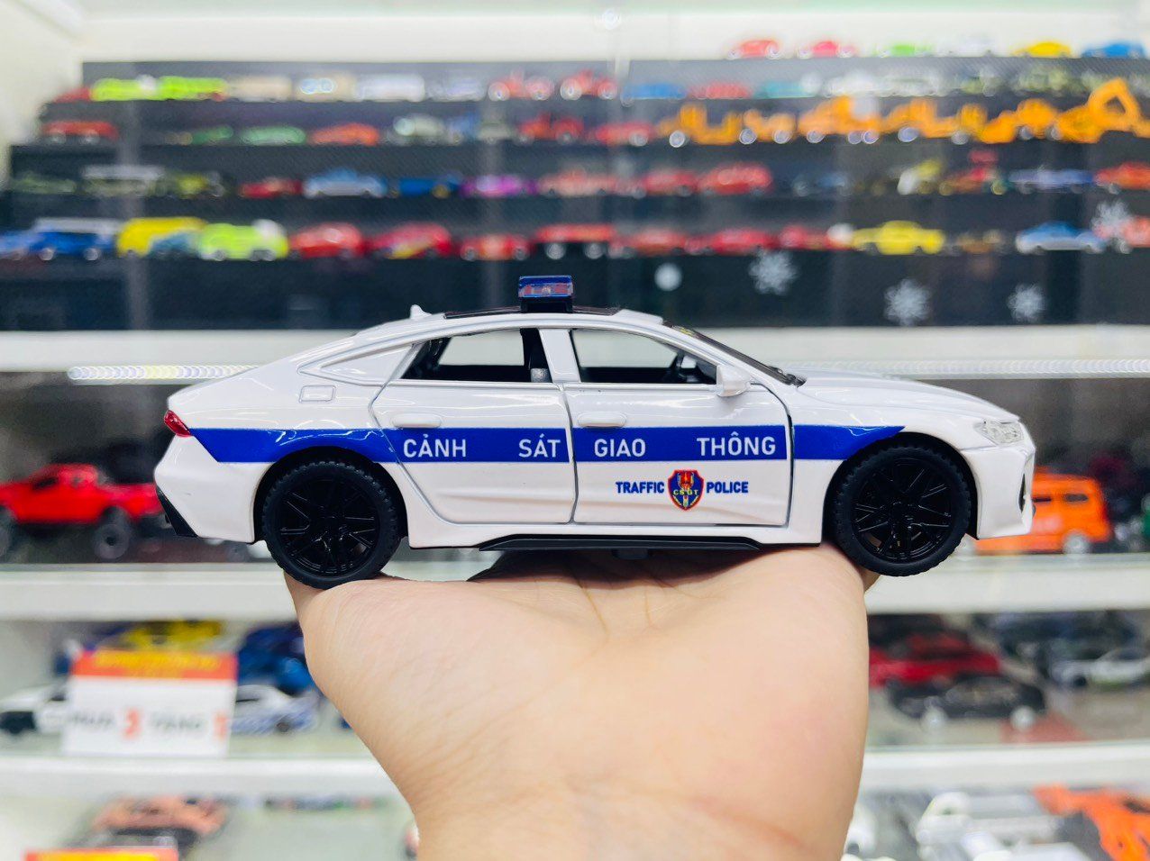 Mô hình xe ô tô độ CSGT Audi RS7 tỉ lệ 1:32 Autono1 Chimei OT541