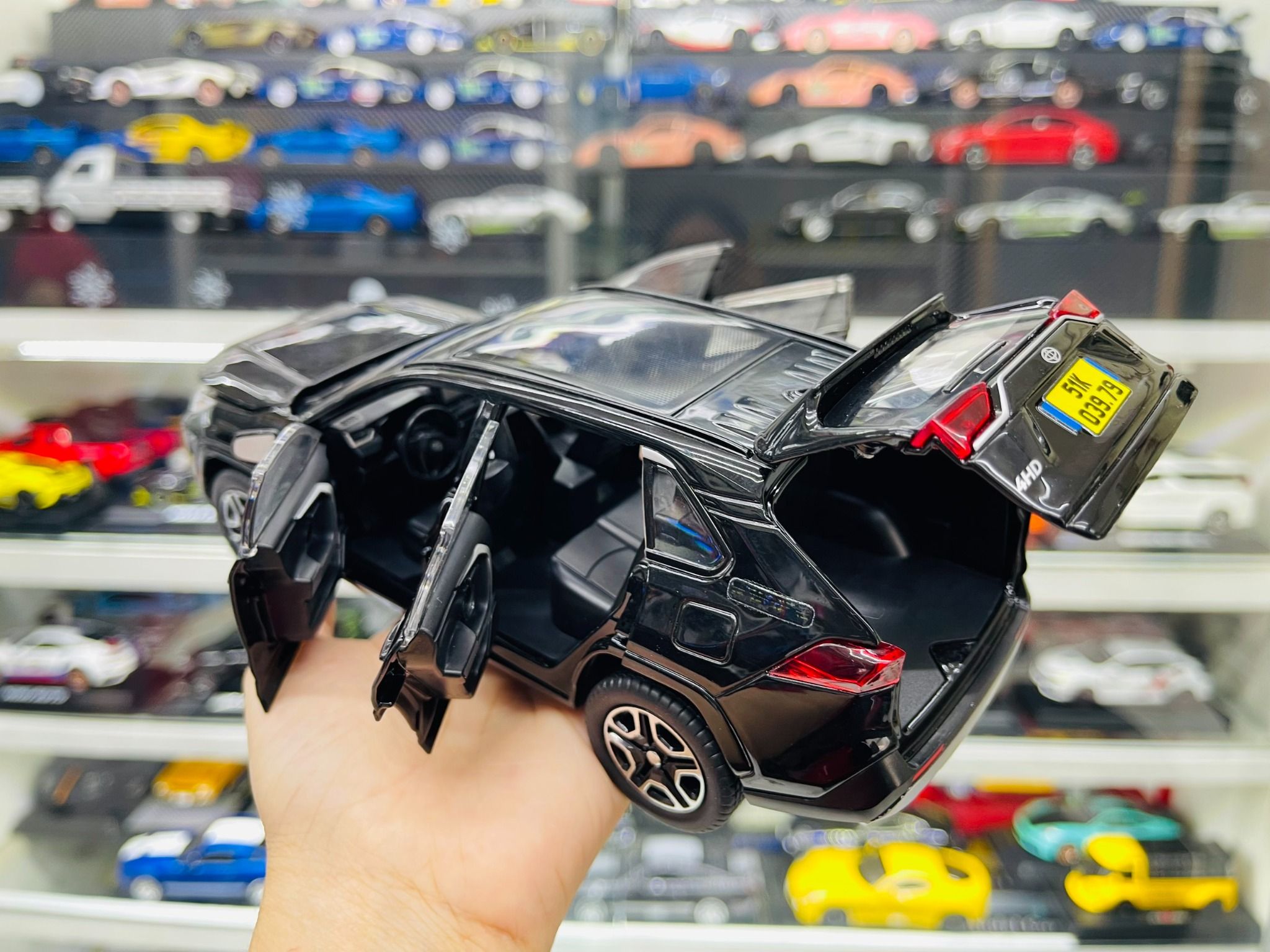 Mô hình xe độ dịch vụ taxi Toyota RAV4 tem Xanh SM Đen full open - full kính - có âm thanh - đèn tỉ lệ 1:22 Alloy model Autono1 OT561