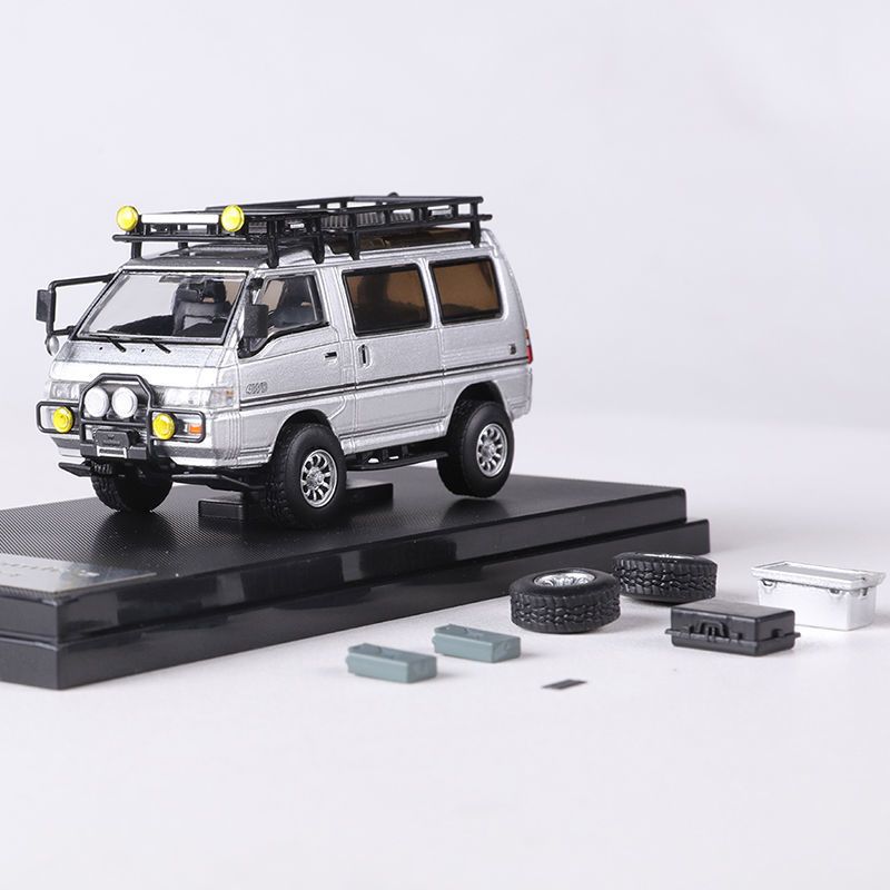 Mô hình xe Mitsubishi Delica 4WD L300 có phụ kiện rời tỉ lệ 1:64 Autobots Model OT64004