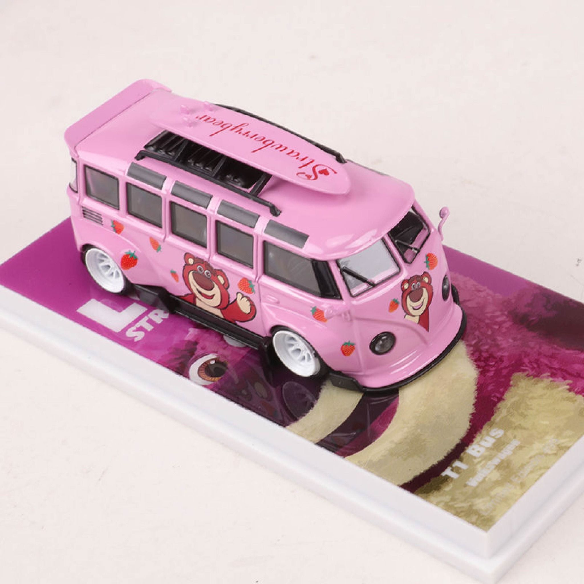 Mô hình xe buýt Volkswagen T1 phiên bản Dâu Gấu & Astro có hộp mica tỉ lệ 1:64 OT64022