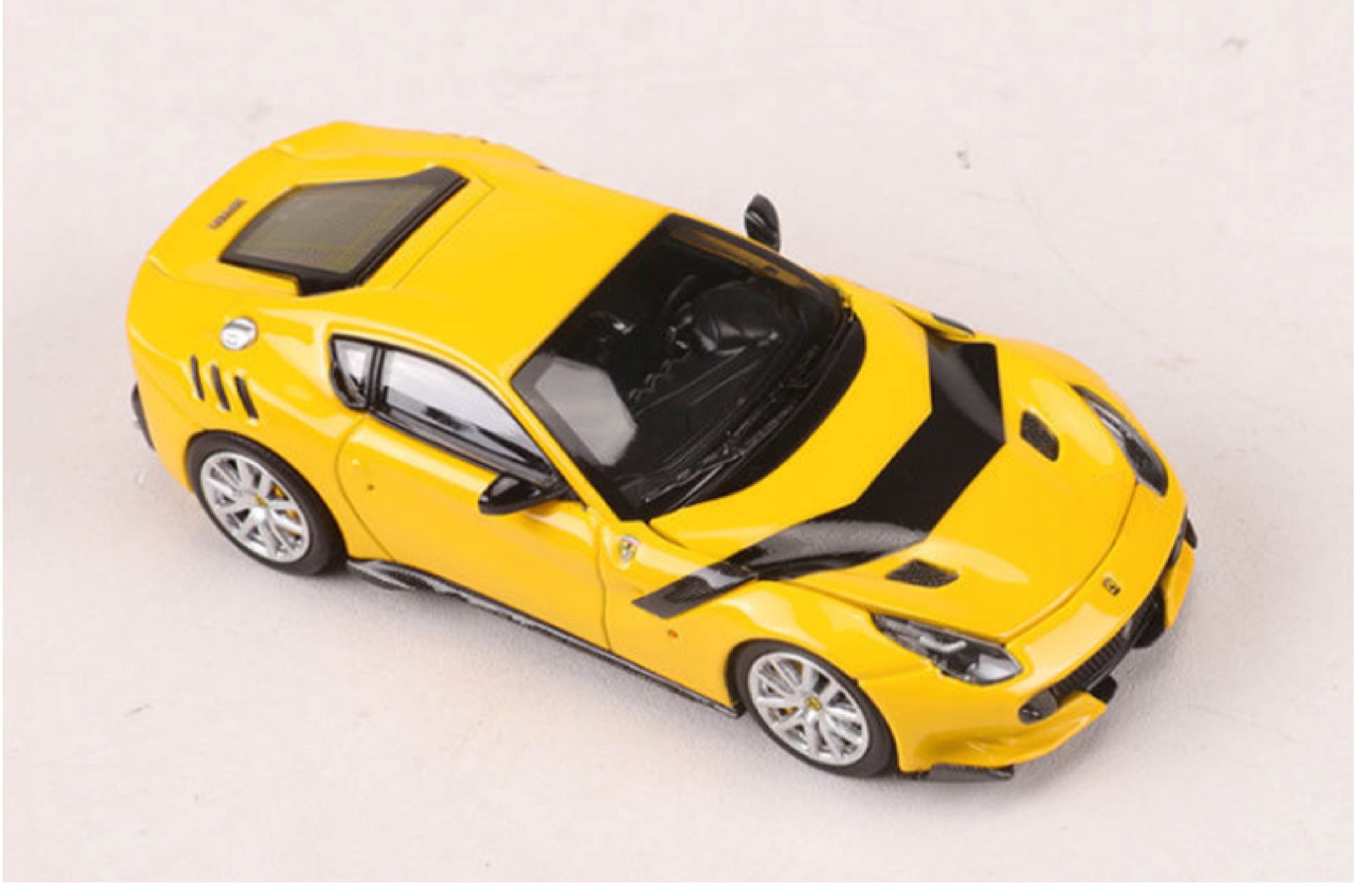 Mô hình xe Ferrari F12 TDF tỉ lệ 1:64 hộp mica SH Little Toy OT64026
