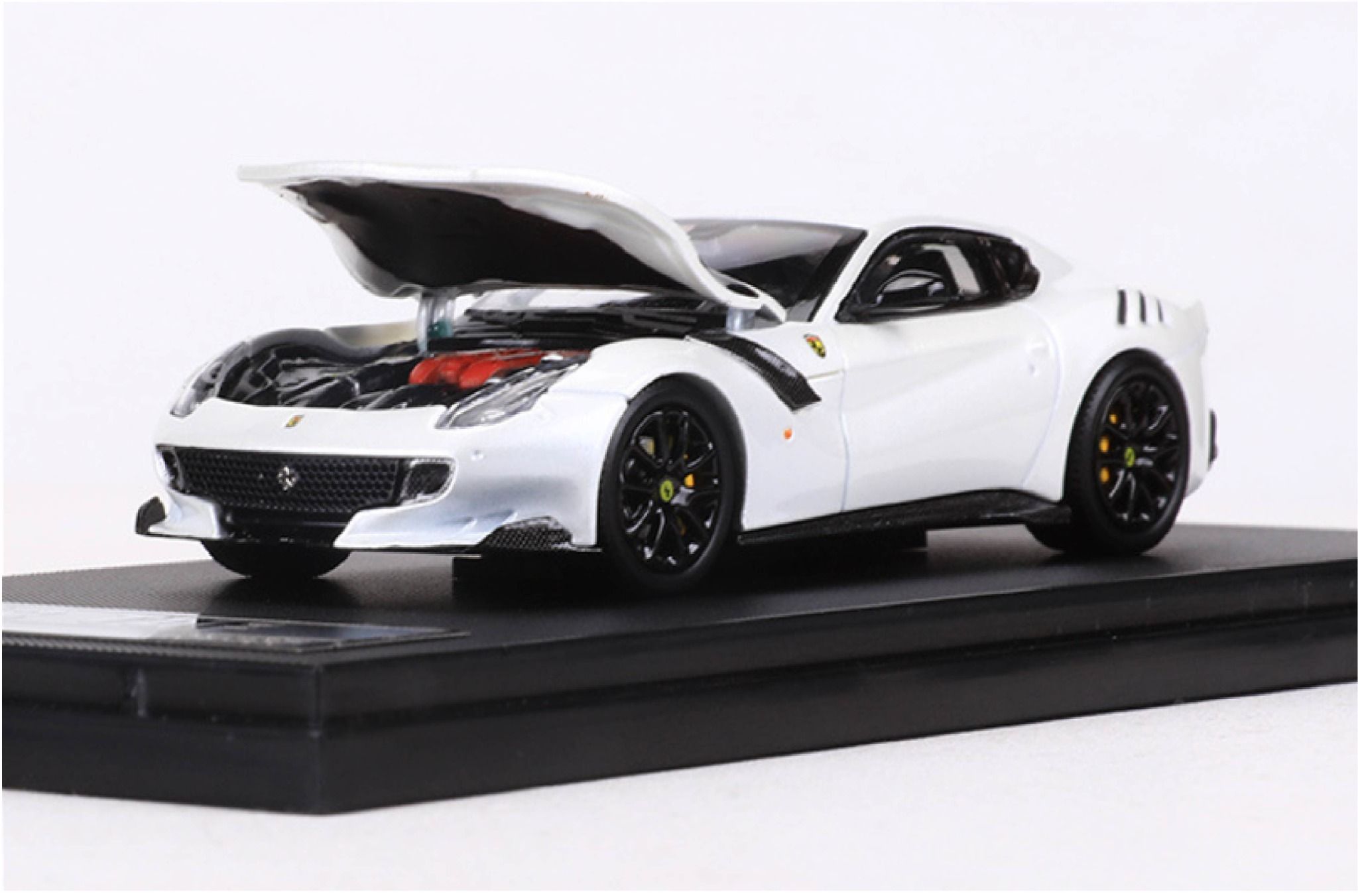 Mô hình xe Ferrari F12 TDF tỉ lệ 1:64 hộp mica SH Little Toy OT64026