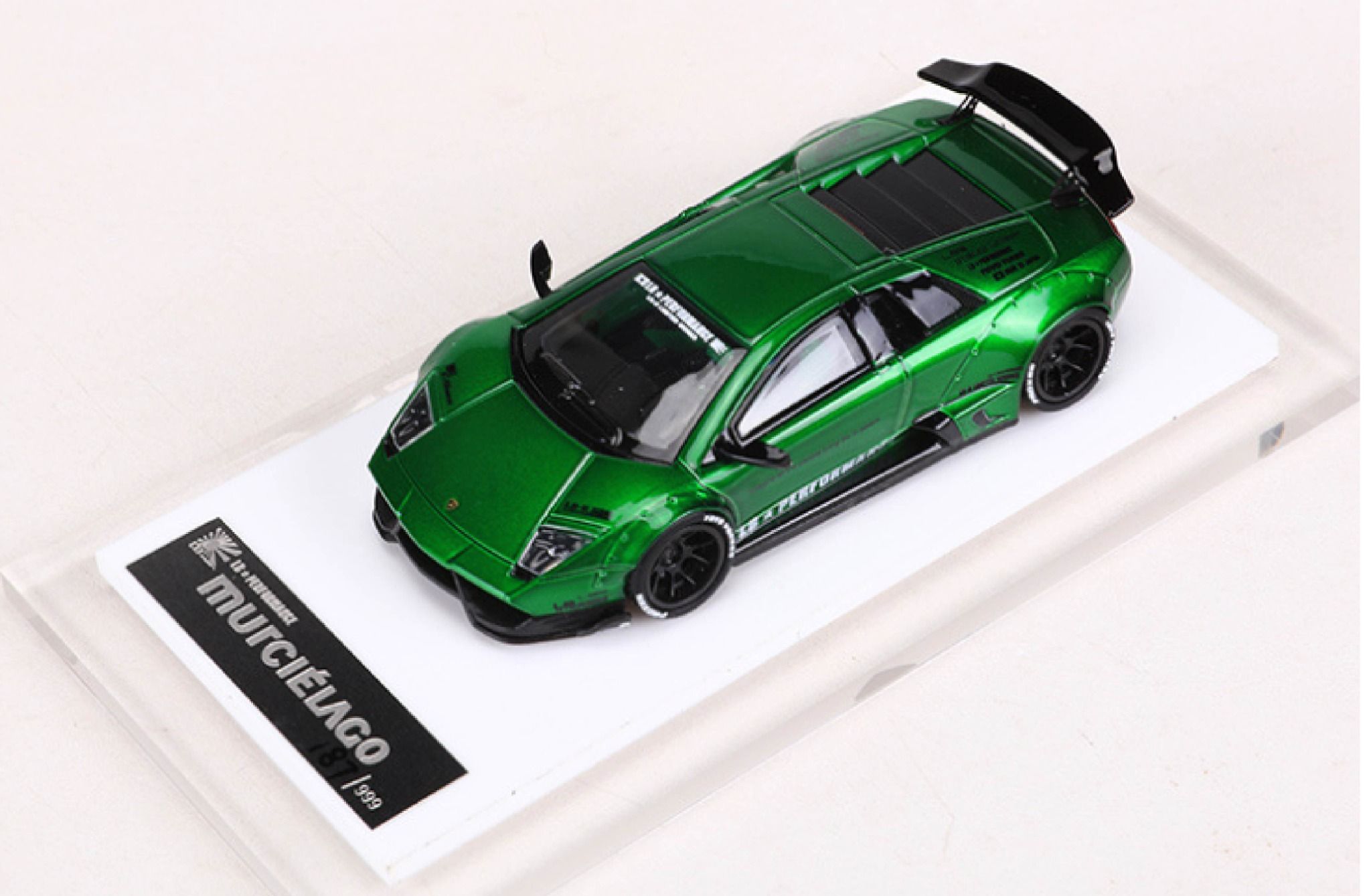 Mô hình xe Lamboghini Murcielago LBWK có đế và hộp mica tỉ lệ 1:64 Onemodel OM-LP670-1