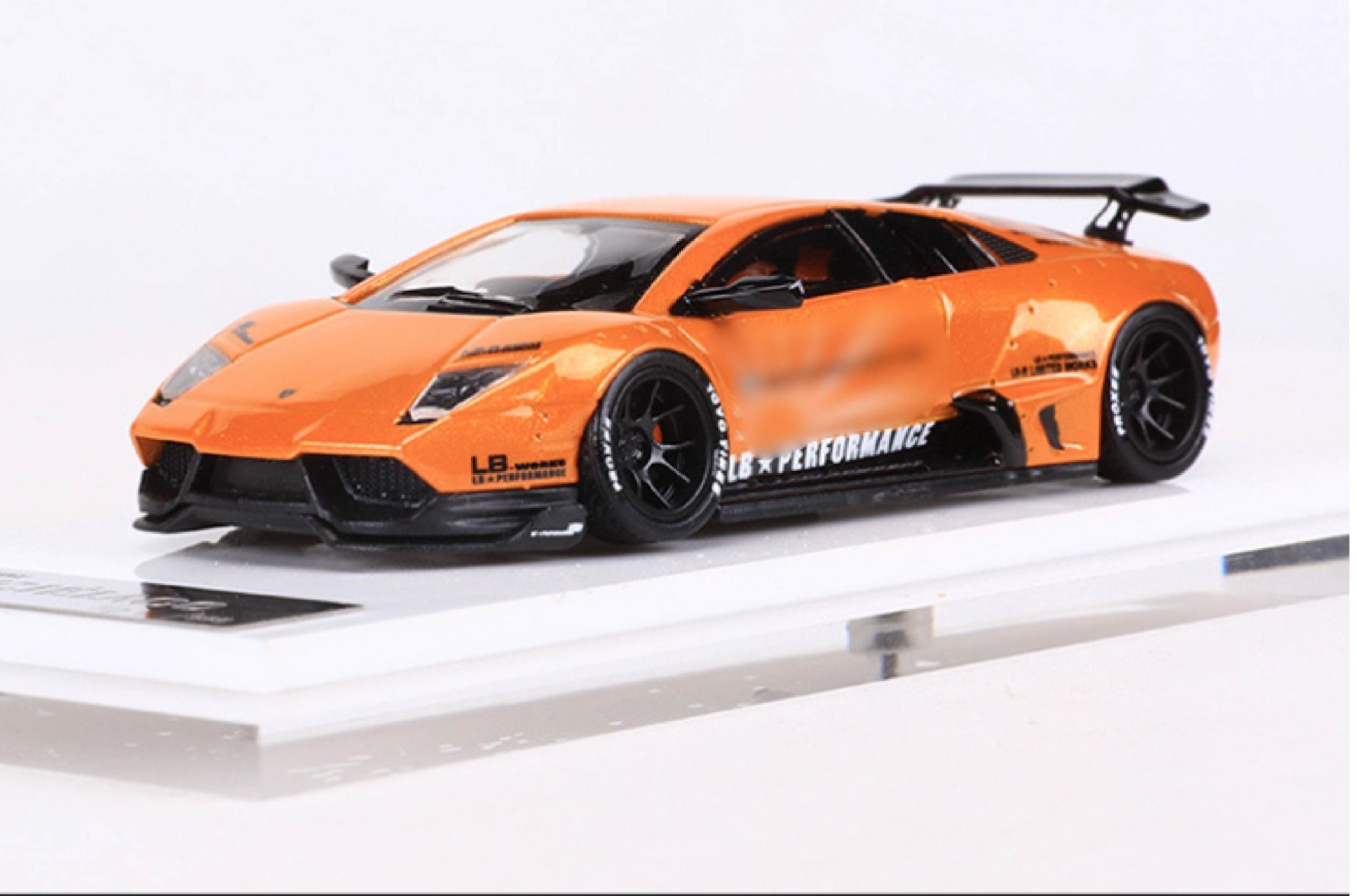 Mô hình xe Lamboghini Murcielago LBWK có đế và hộp mica tỉ lệ 1:64 Onemodel OM-LP670-1