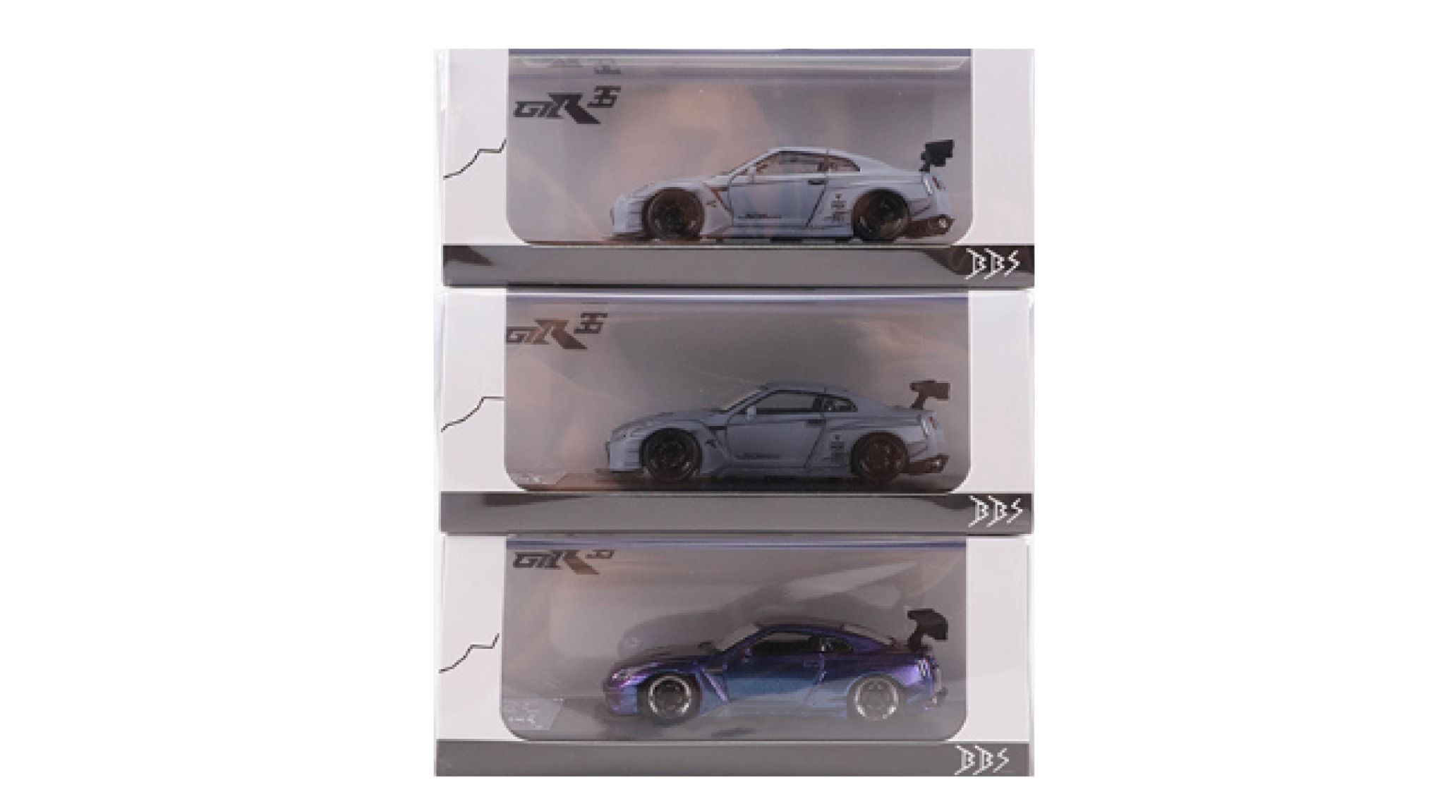 Mô hình xe Nissan GTR-R35 Rocket Pandem LBWK tỉ lệ 1:64 có đế và hộp mica BBS OT64029