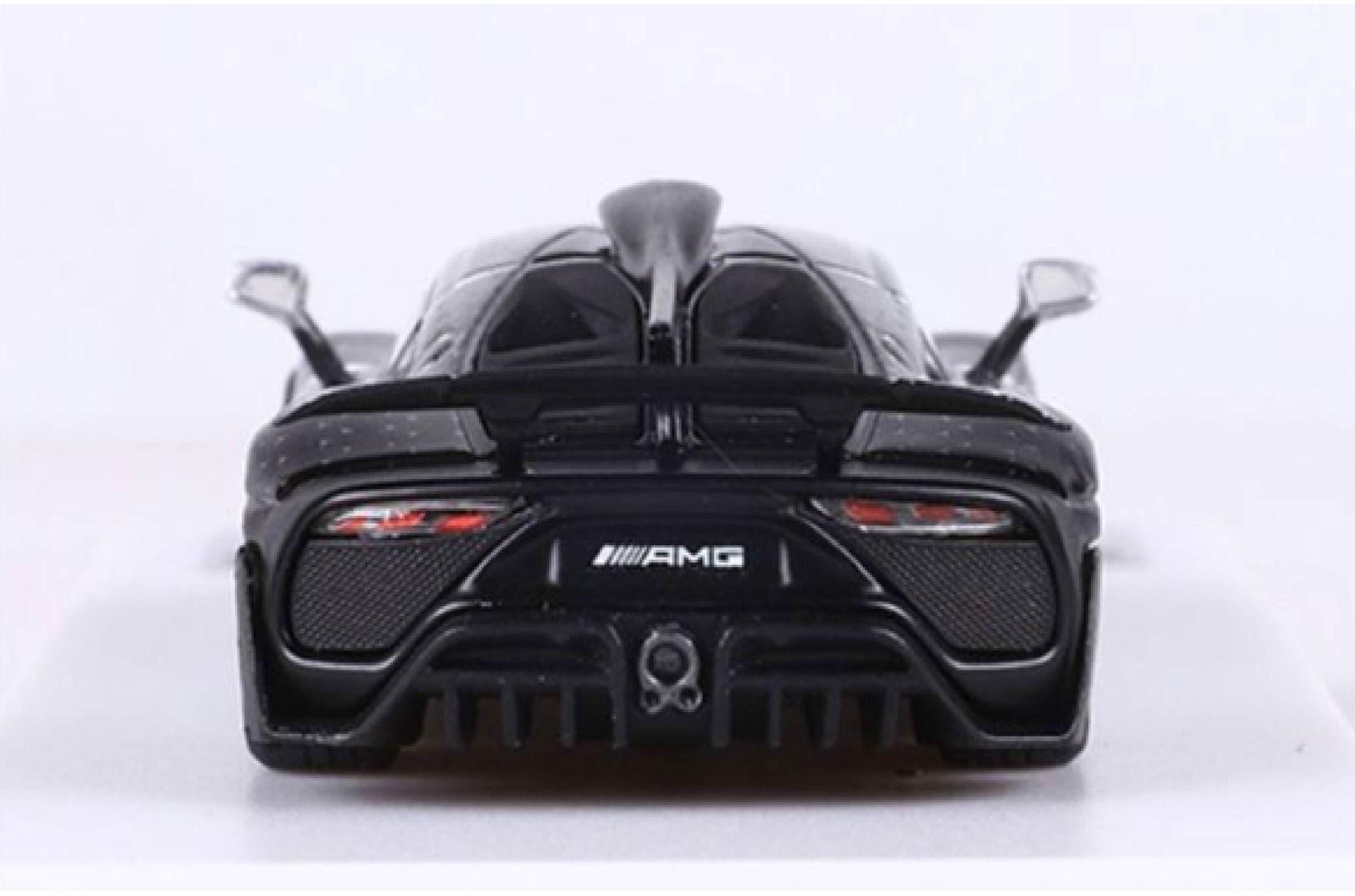 Mô hình xe Mercedes-Benz AMG ONE sports tỉ lệ 1:64 có đế và hộp mica LMLF OT64030