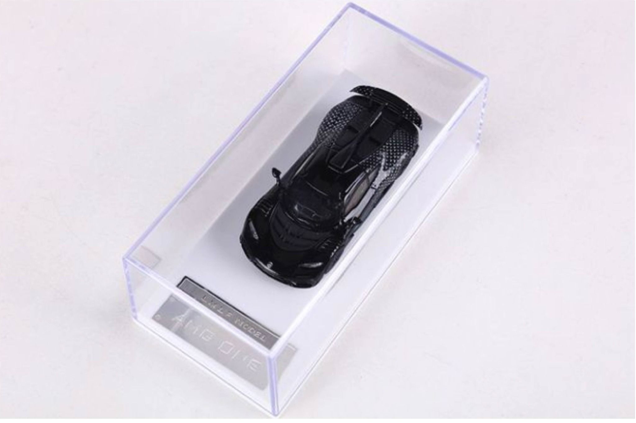 Mô hình xe Mercedes-Benz AMG ONE sports tỉ lệ 1:64 có đế và hộp mica LMLF OT64030