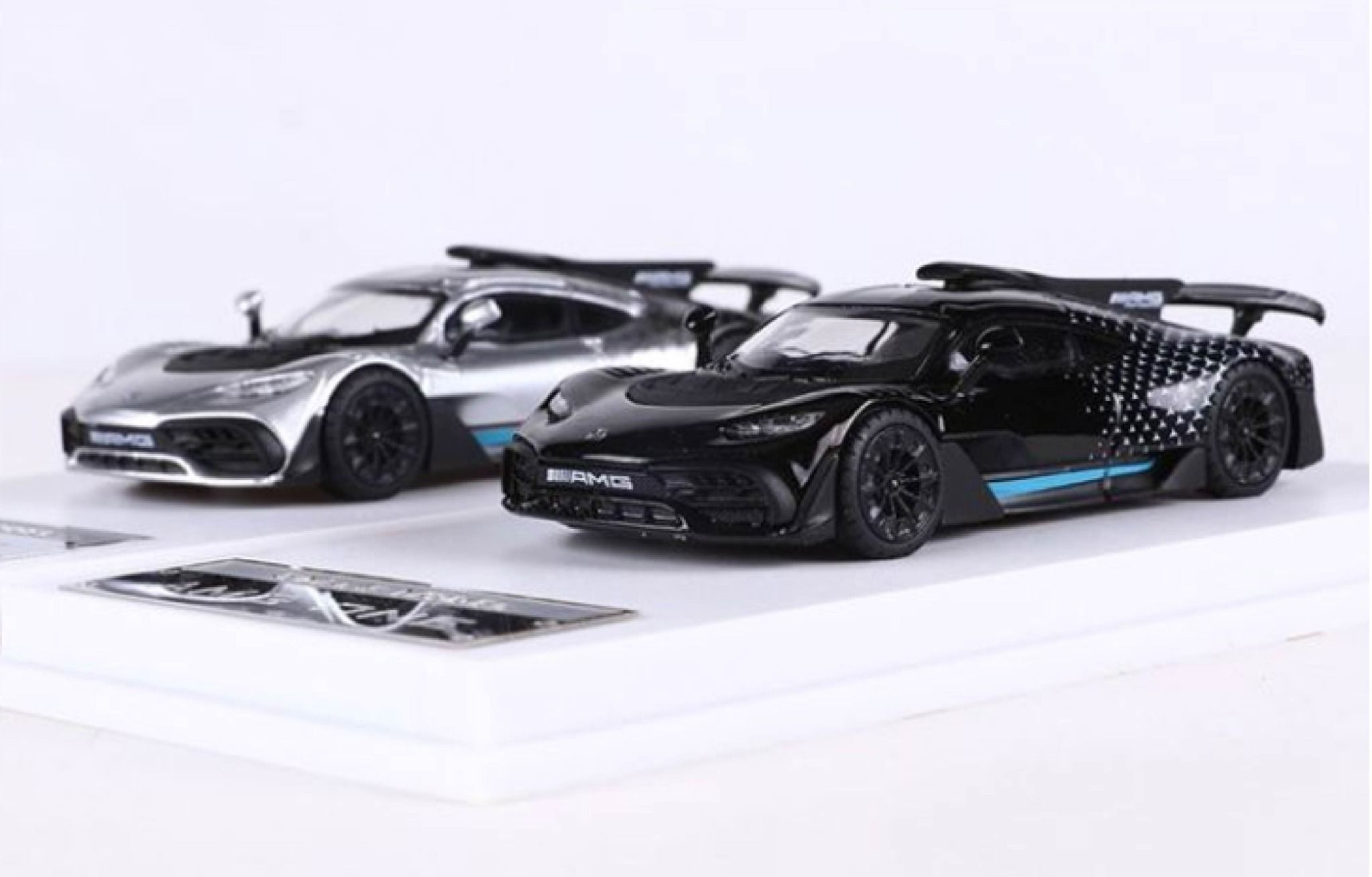 Mô hình xe Mercedes-Benz AMG ONE sports tỉ lệ 1:64 có đế và hộp mica LMLF OT64030