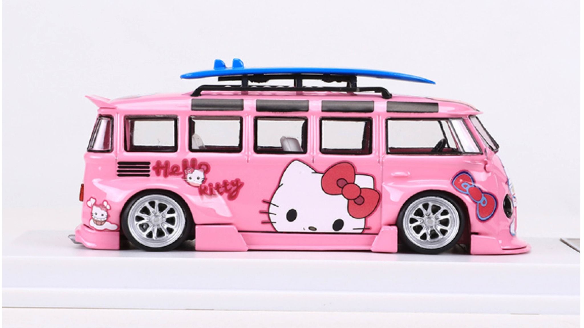 Mô hình xe Volkswagen Bus VW RWB T1 Wide Body tỉ lệ 1:64 có đế và hộp mica LMLF 43-T1