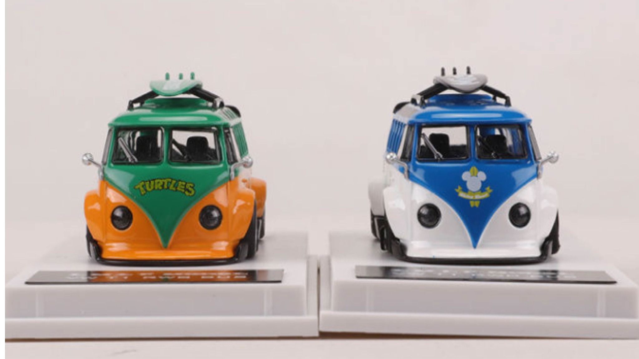 Mô hình xe Volkswagen Bus VW RWB T1 Wide Body tỉ lệ 1:64 có đế và hộp mica LMLF 43-T1
