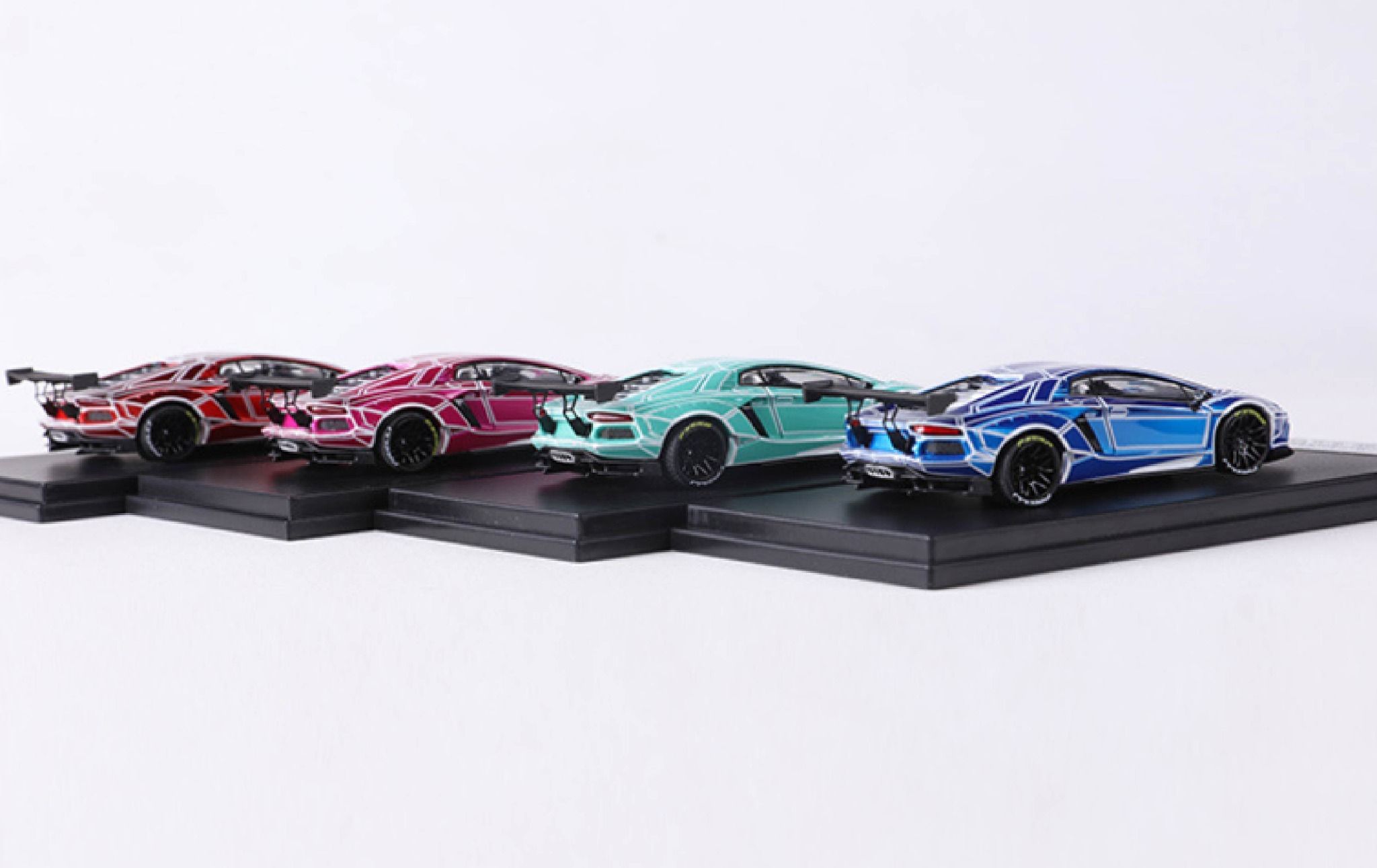 Mô hình xe Lamboghini LP700 Aventador phiên bản tiêu chuẩn tỉ lệ 1:64 có đế và hộp mica King Model OT64033