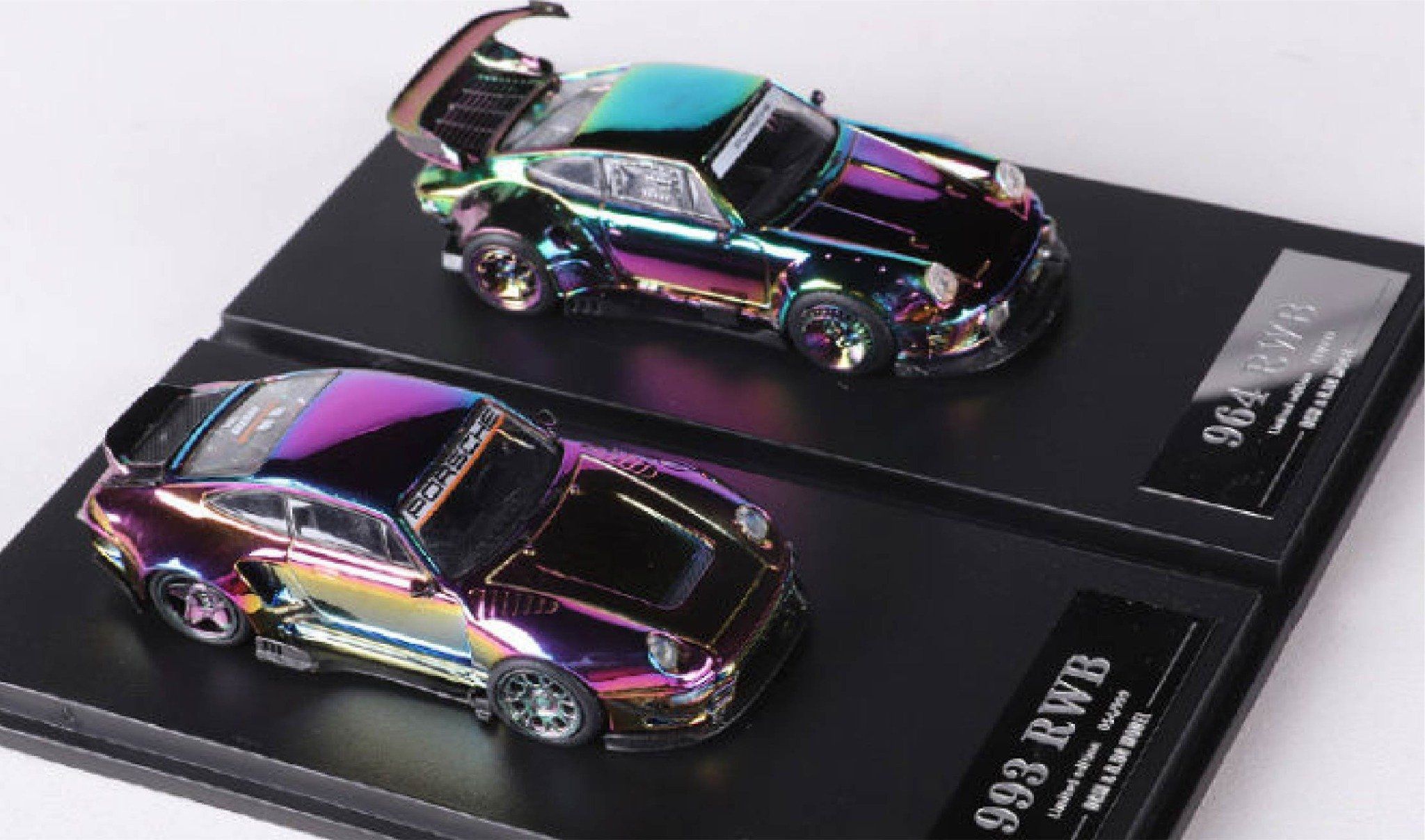 Mô hình xe Porsche RWB 964-993 tỉ lệ 1:64 có đế và hộp mica DCM Model
