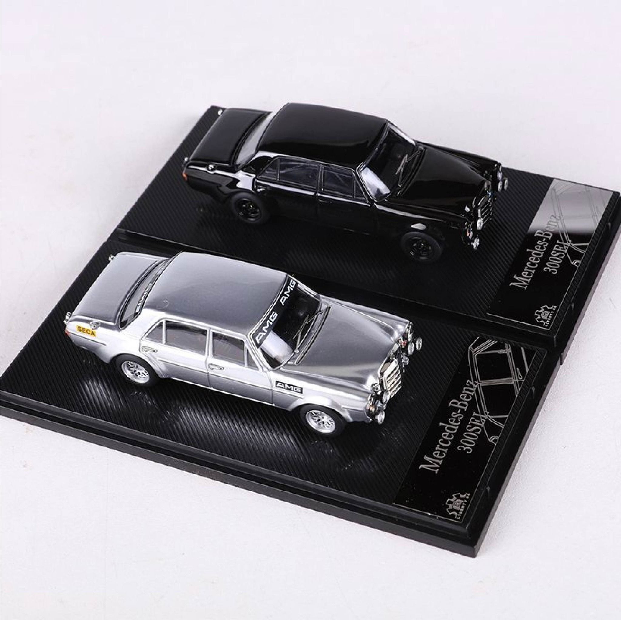 Mô hình xe Mercedes 300SEL Classic tỉ lệ 1:64 có đế và hộp mica Liberty64 Model OT64044