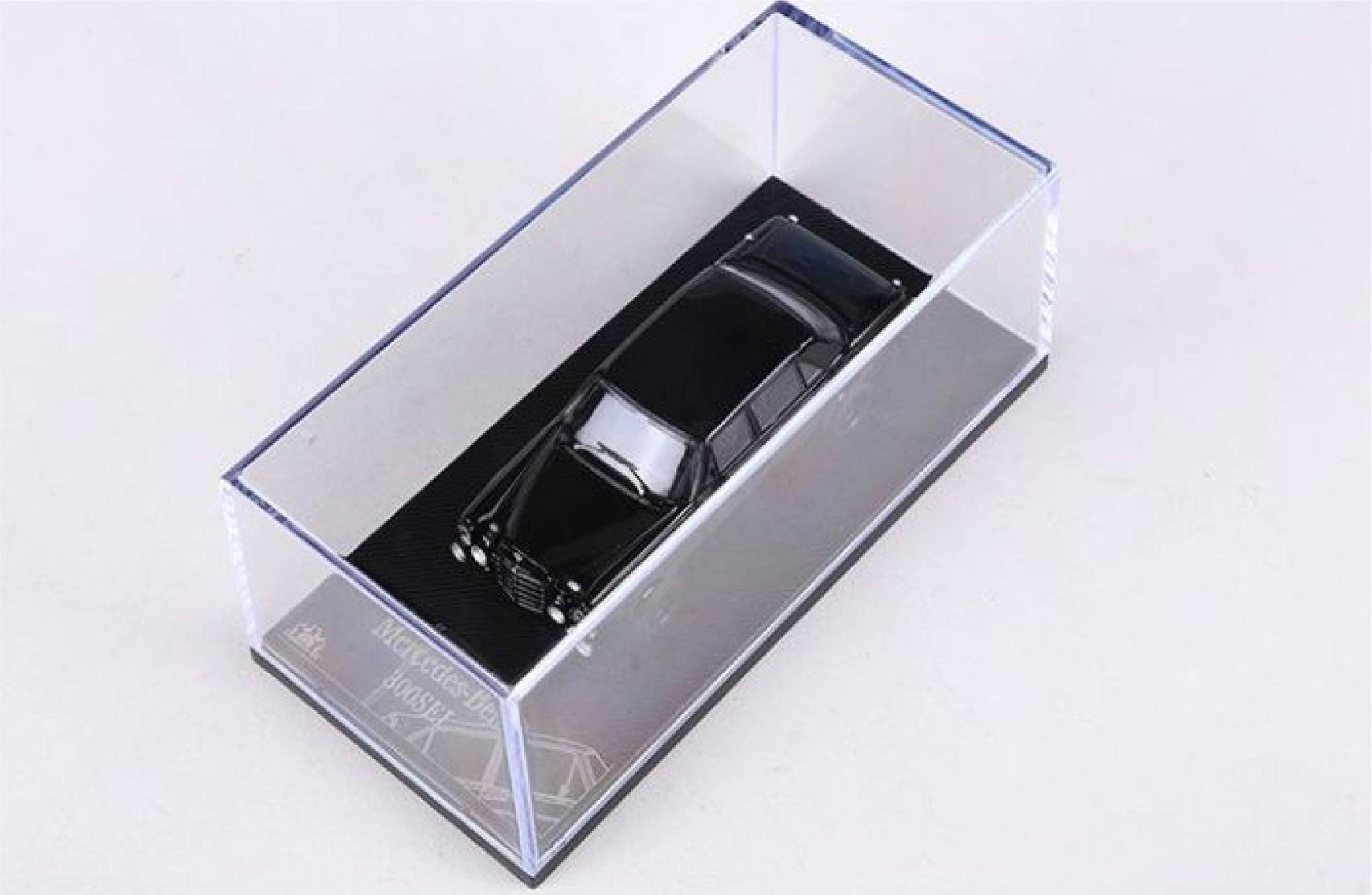 Mô hình xe Mercedes 300SEL Classic tỉ lệ 1:64 có đế và hộp mica Liberty64 Model OT64044