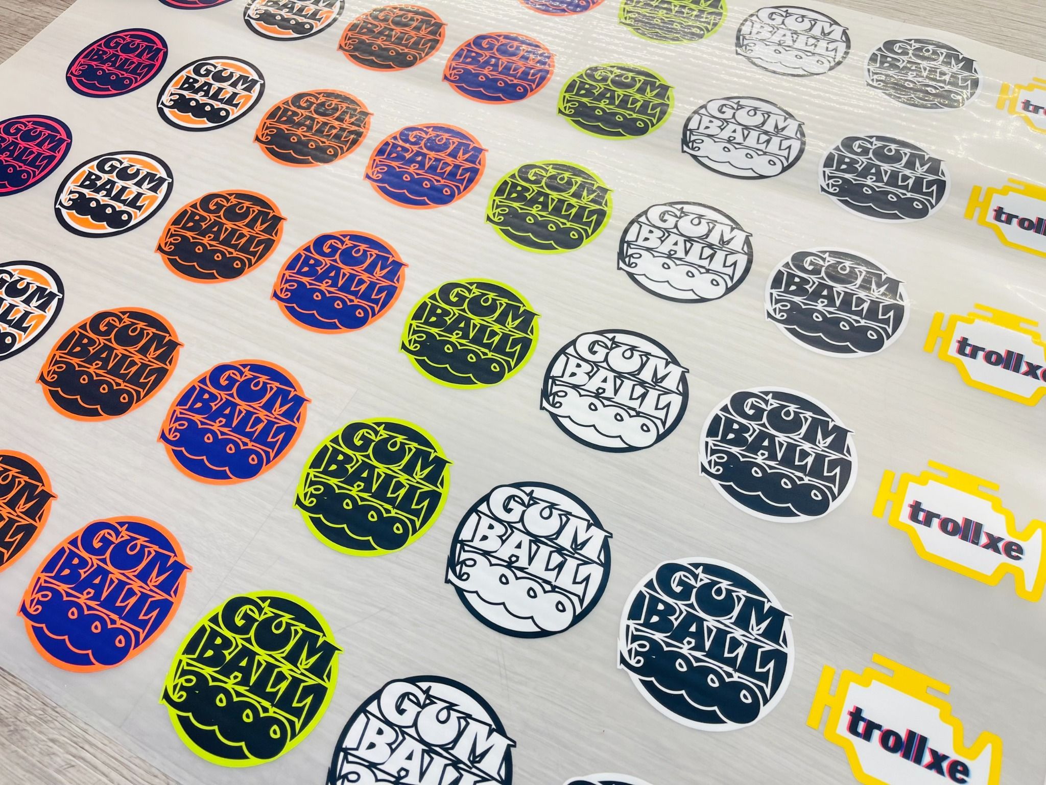 Sticker PET in chuyển nhiệt - hình ủi lên vải - nón - áo - quần series Gumball 3000 Autono1 PE001