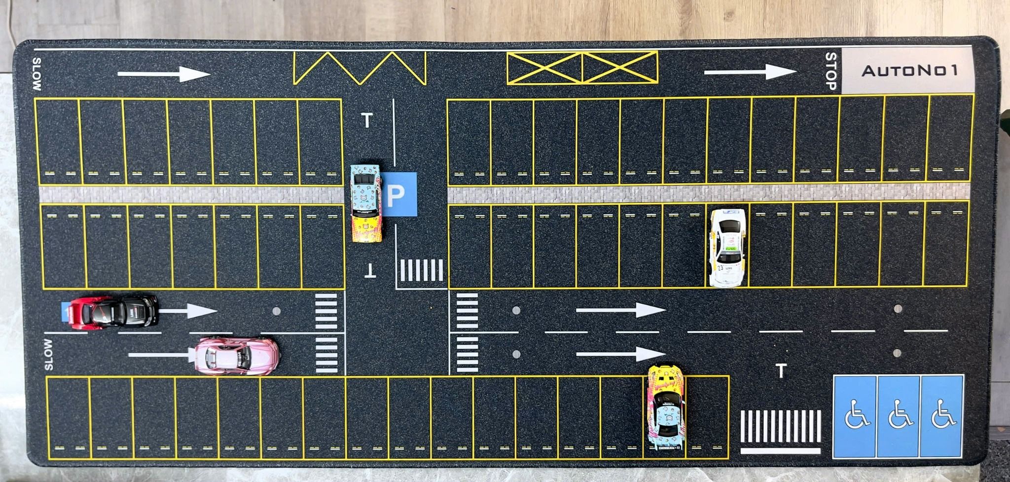 Phụ kiện thảm sa bàn chống trượt mô phỏng diorama bãi đỗ xe/ Parking lot kích thước 90x40cm cho mô hình xe 1:64 Autono1 PK516