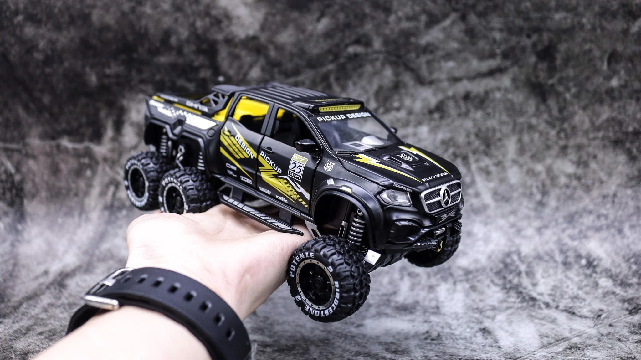 Mô hình xe Mercedes X-Class 6x6 Pickup Offroad 1:28 Chimei Model 7149