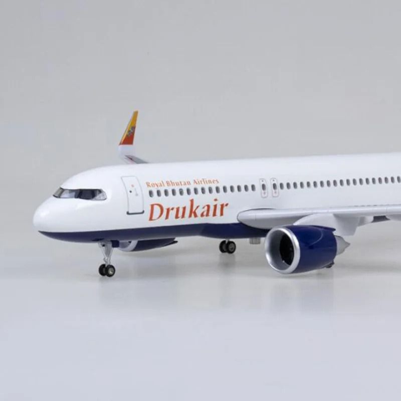 Mô hình máy bay Bhutan Airlines Drukair Airbus A320 Neo 47cm có đèn led tự động theo tiếng vỗ tay hoặc chạm MB47061
