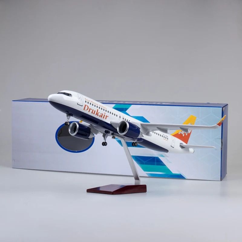 Mô hình máy bay Bhutan Airlines Drukair Airbus A320 Neo 47cm có đèn led tự động theo tiếng vỗ tay hoặc chạm MB47061