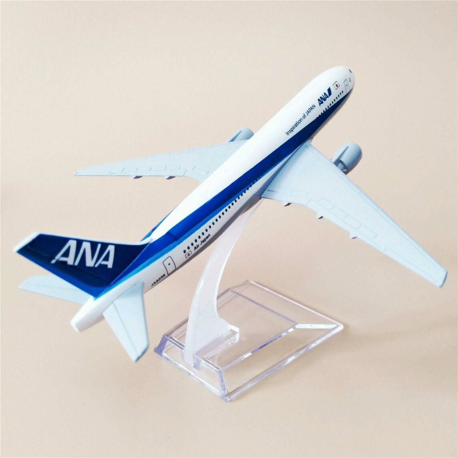 Mô hình máy bay Inspiration of Japan ANA Airlines Boeing B777 16cm MB16173