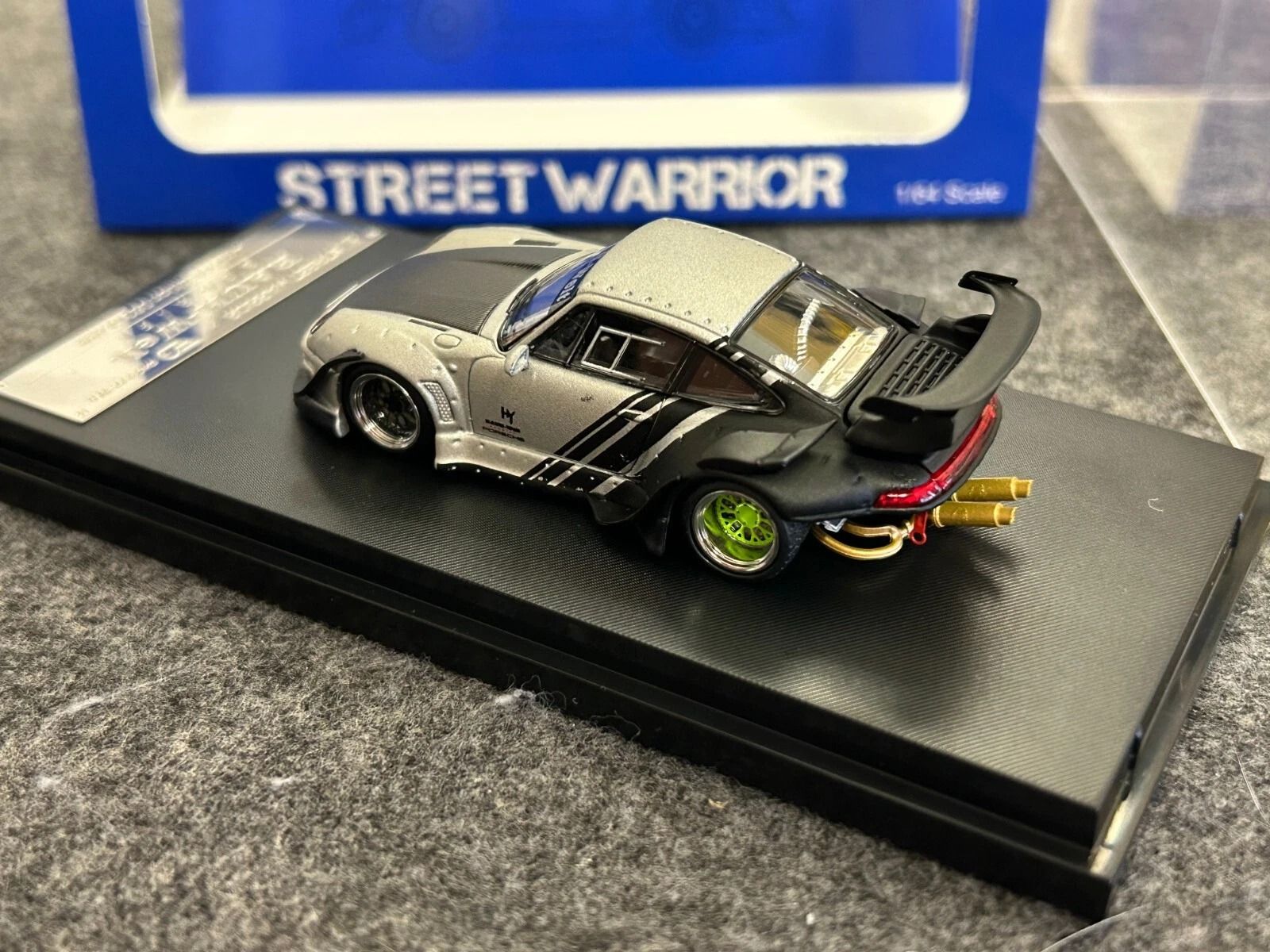 Mô hình xe Porsche Rauth Welt RWB 993 GT wipe body silver - carbon rear wing tỉ lệ 1:64 Street Weapon OT64449