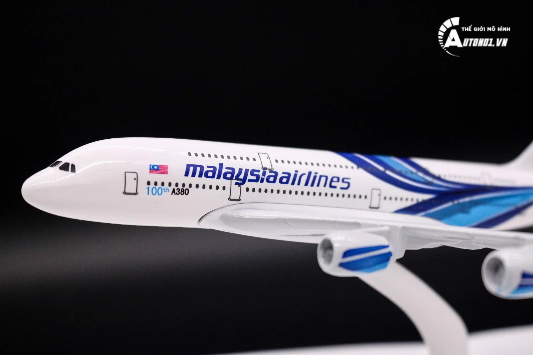 Mô hình máy bay Malaysia Airlines Airbus A380 20cm MB20029