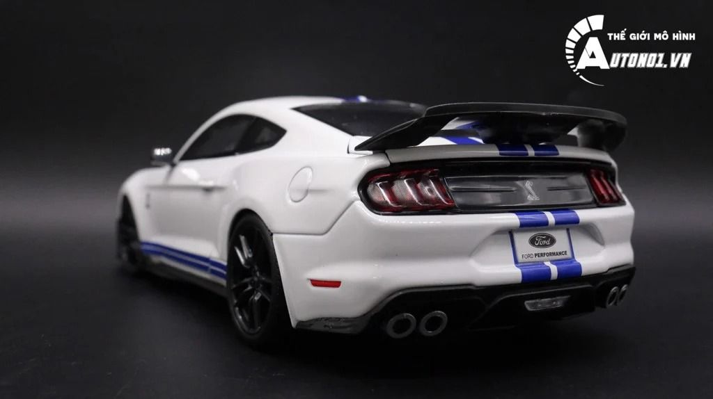  Mô hình xe Ford Mustang Shelby Cobra Gt500 1:18 Maisto 7030 