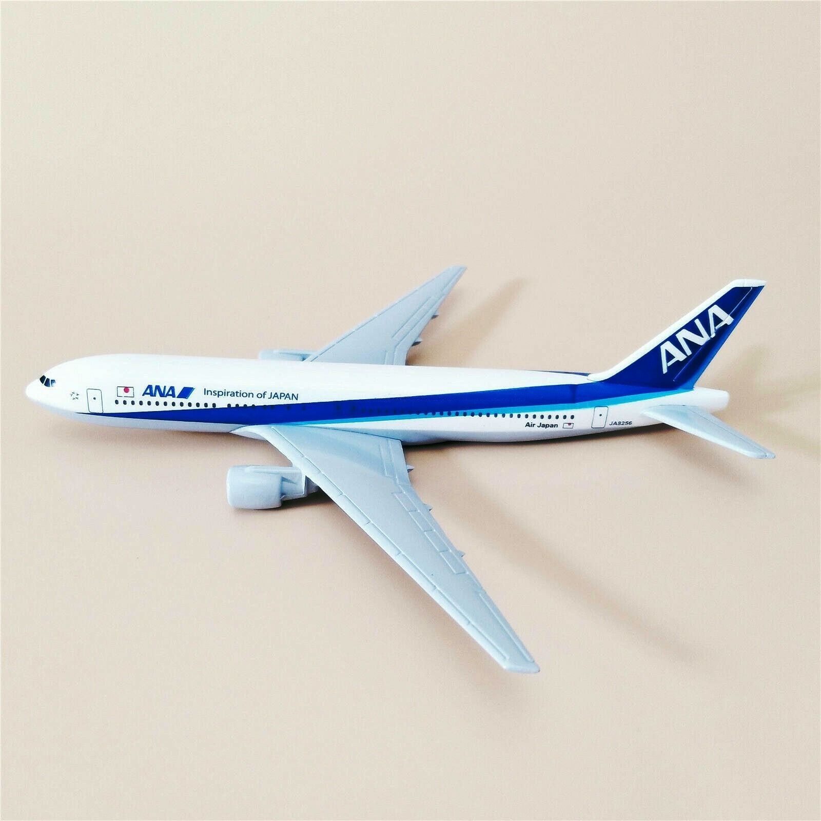 Mô hình máy bay Inspiration of Japan ANA Airlines Boeing B777 16cm MB16173