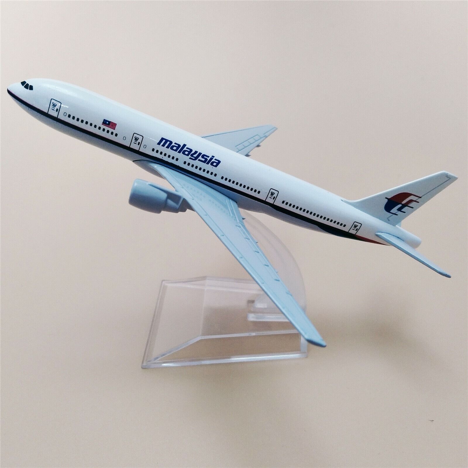 Mô hình máy bay Malaysia Airlines Boeing B777 16cm MB16064