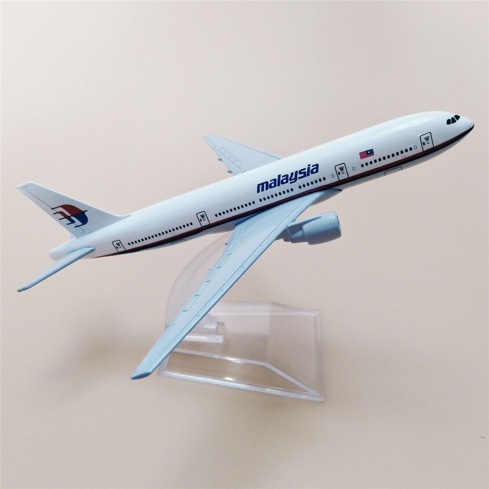 Mô hình máy bay Malaysia Airlines Boeing B777 16cm MB16064