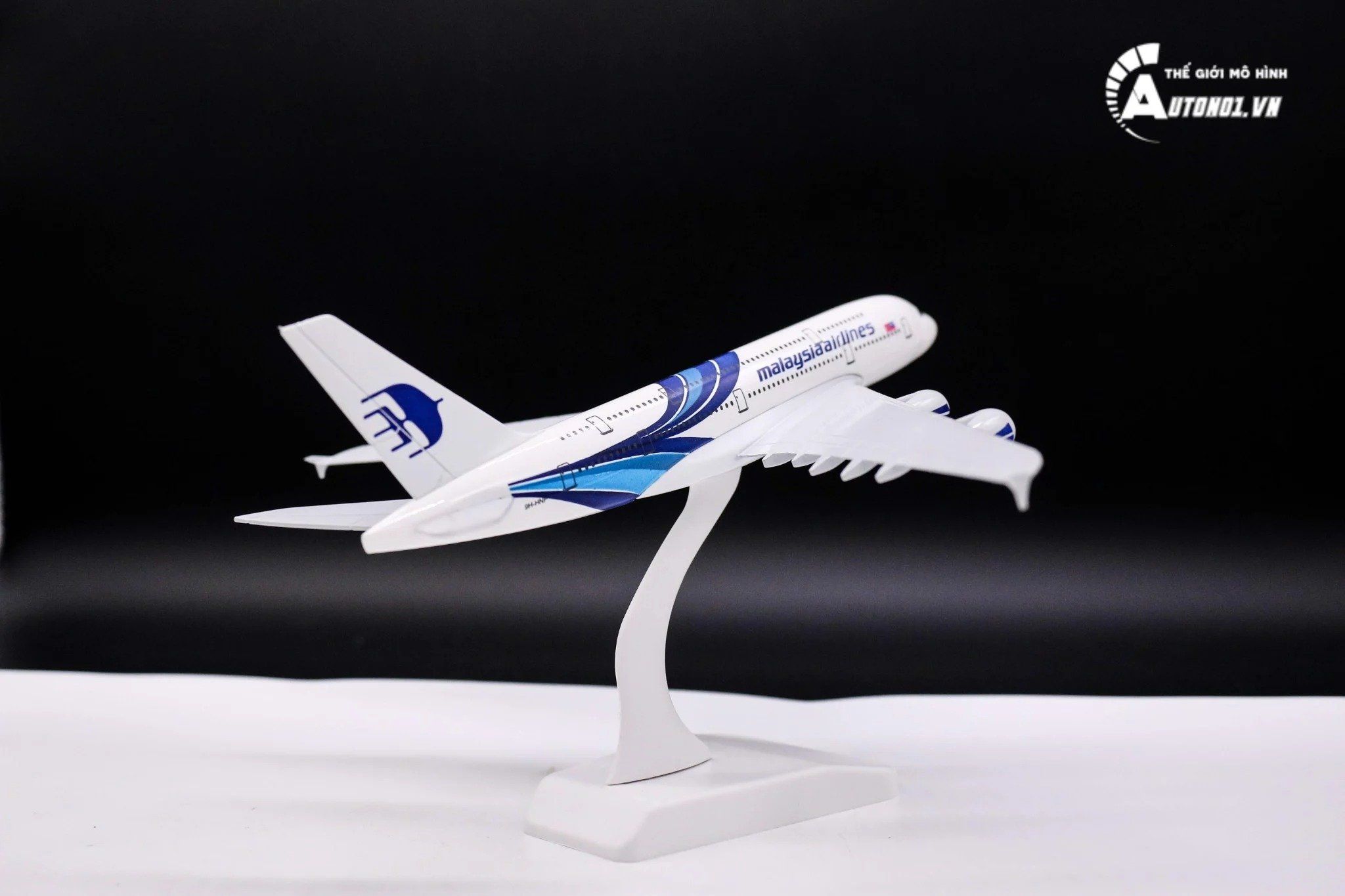 Mô hình máy bay Malaysia Airlines Airbus A380 20cm MB20029
