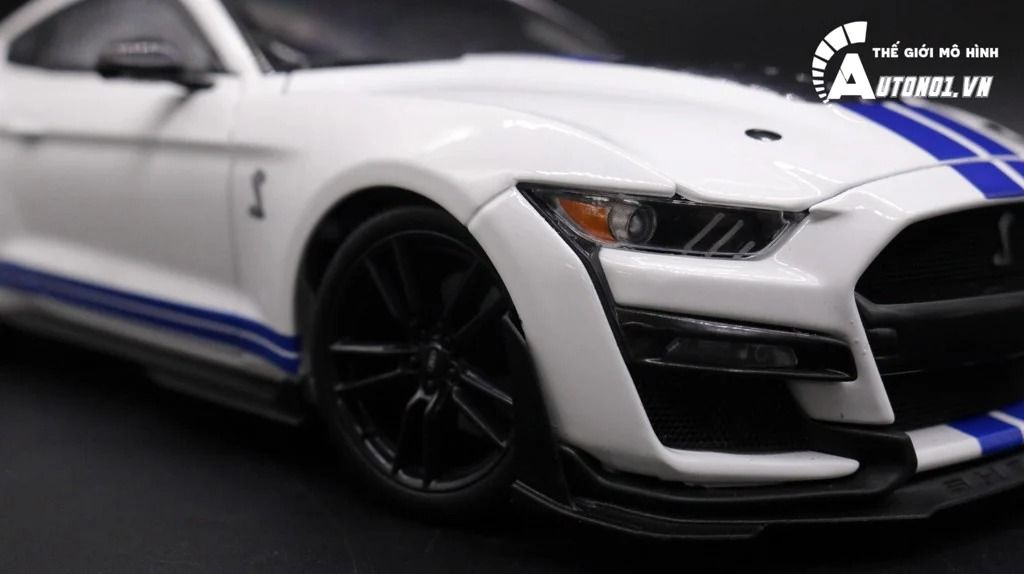  Mô hình xe Ford Mustang Shelby Cobra Gt500 1:18 Maisto 7030 