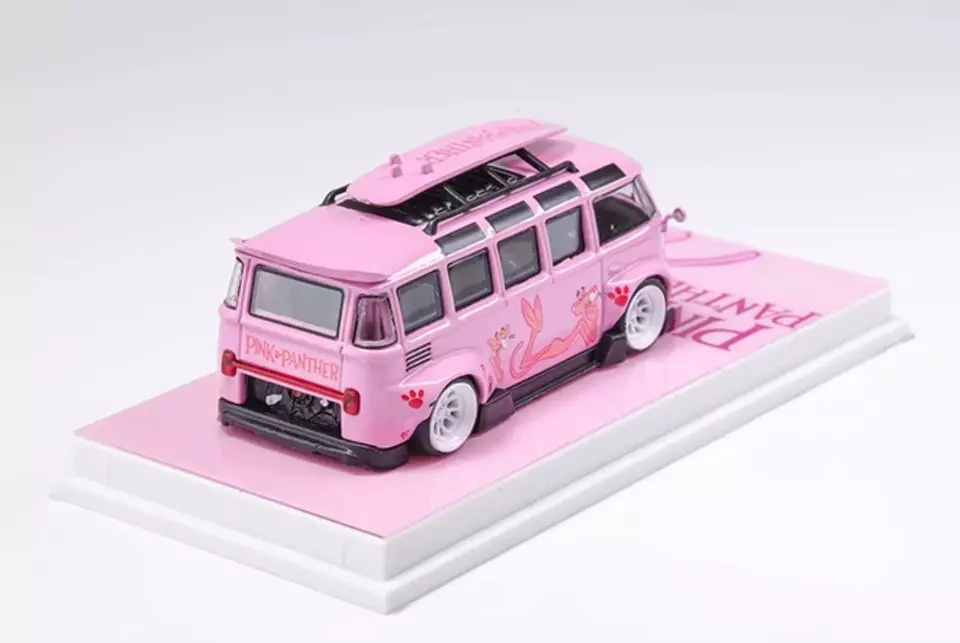 Mô hình xe Volkswagen T1 Van Kombi Pink - Pink Panther tỉ lệ 1:64 Flame Model OT64068