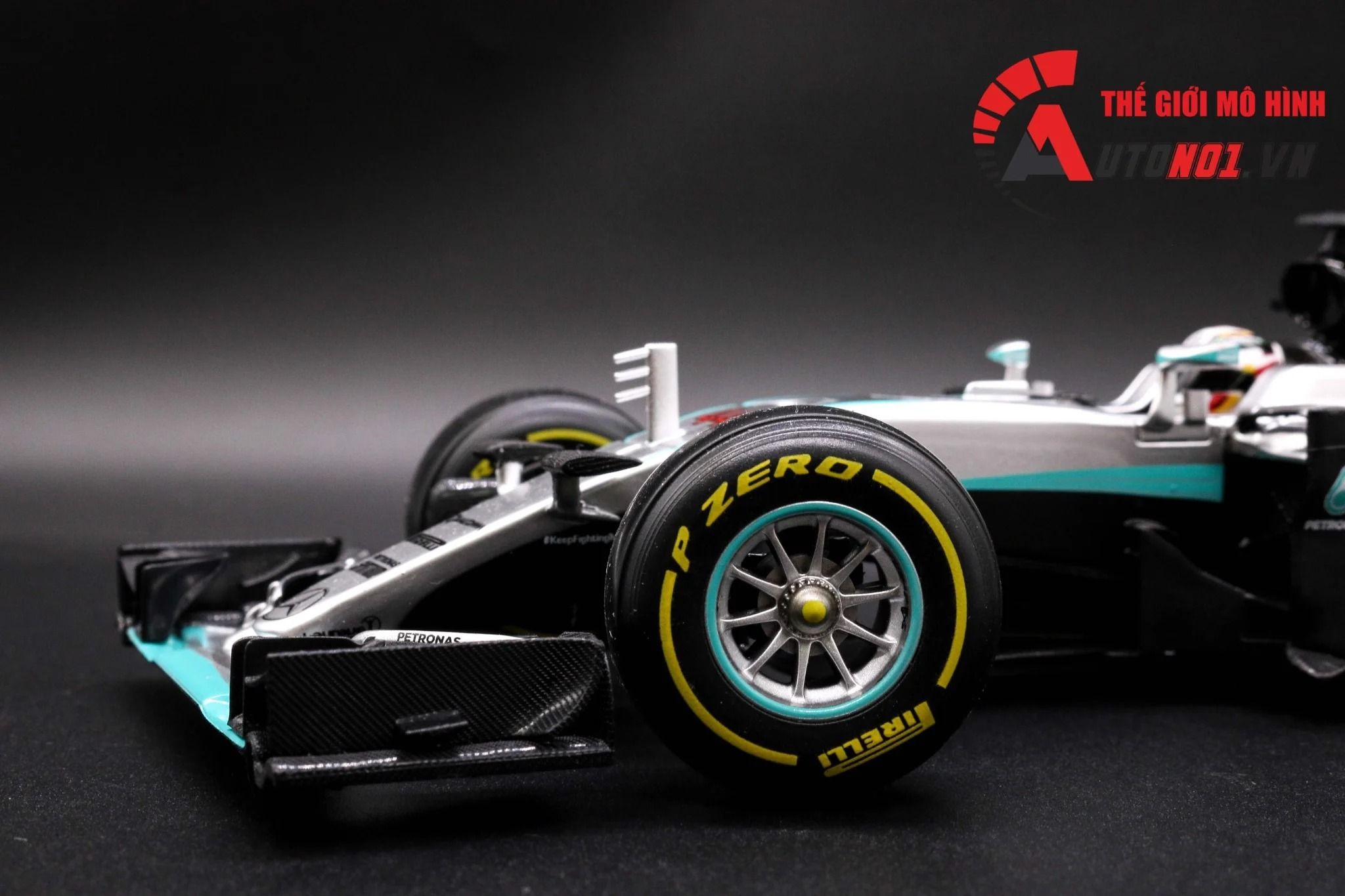  Mô hình xe F1 Mercedes AMG Petronas F1 W07 Hybrid 2016 world champion 1:18 Bburago 5212 