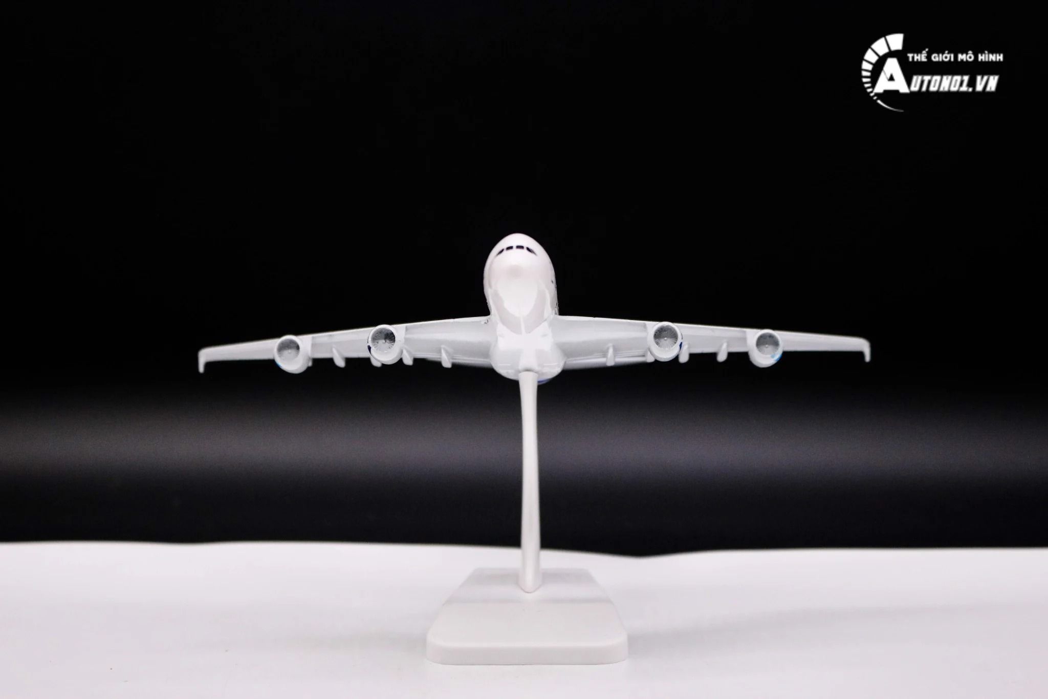 Mô hình máy bay Malaysia Airlines Airbus A380 20cm MB20029