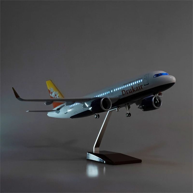 Mô hình máy bay Bhutan Airlines Drukair Airbus A320 Neo 47cm có đèn led tự động theo tiếng vỗ tay hoặc chạm MB47061