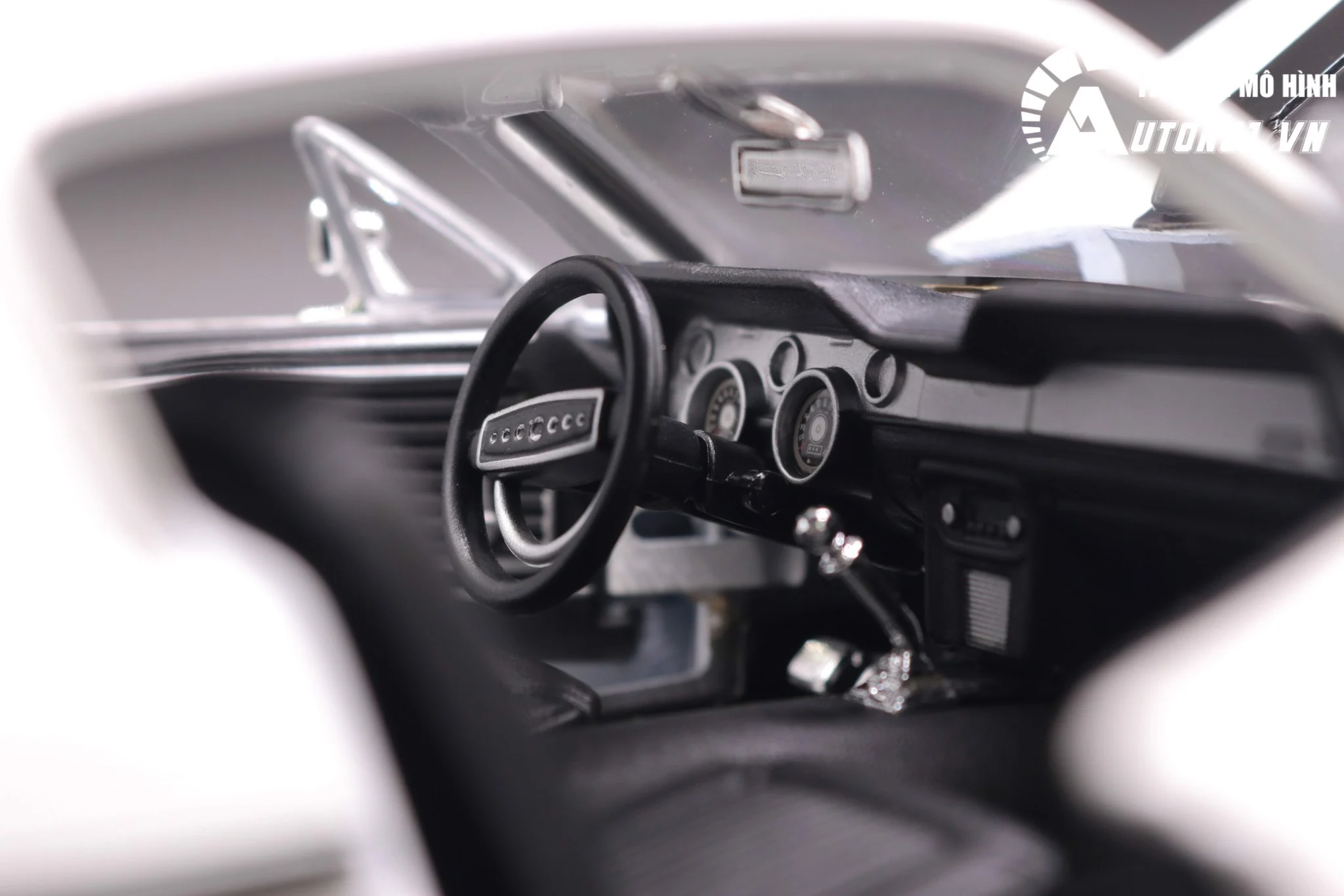 Mô hình xe Ford Mustang Gt Cobra Jet 1968 full open tỉ lệ 1:18 Maisto 31167 BL OT18017