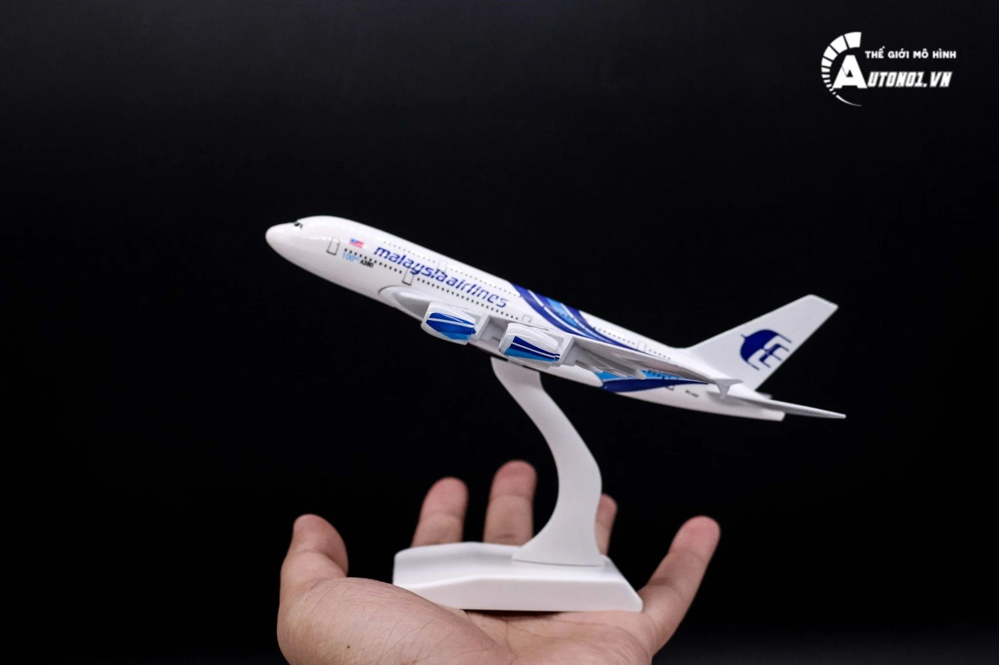 Mô hình máy bay Malaysia Airlines Airbus A380 20cm MB20029