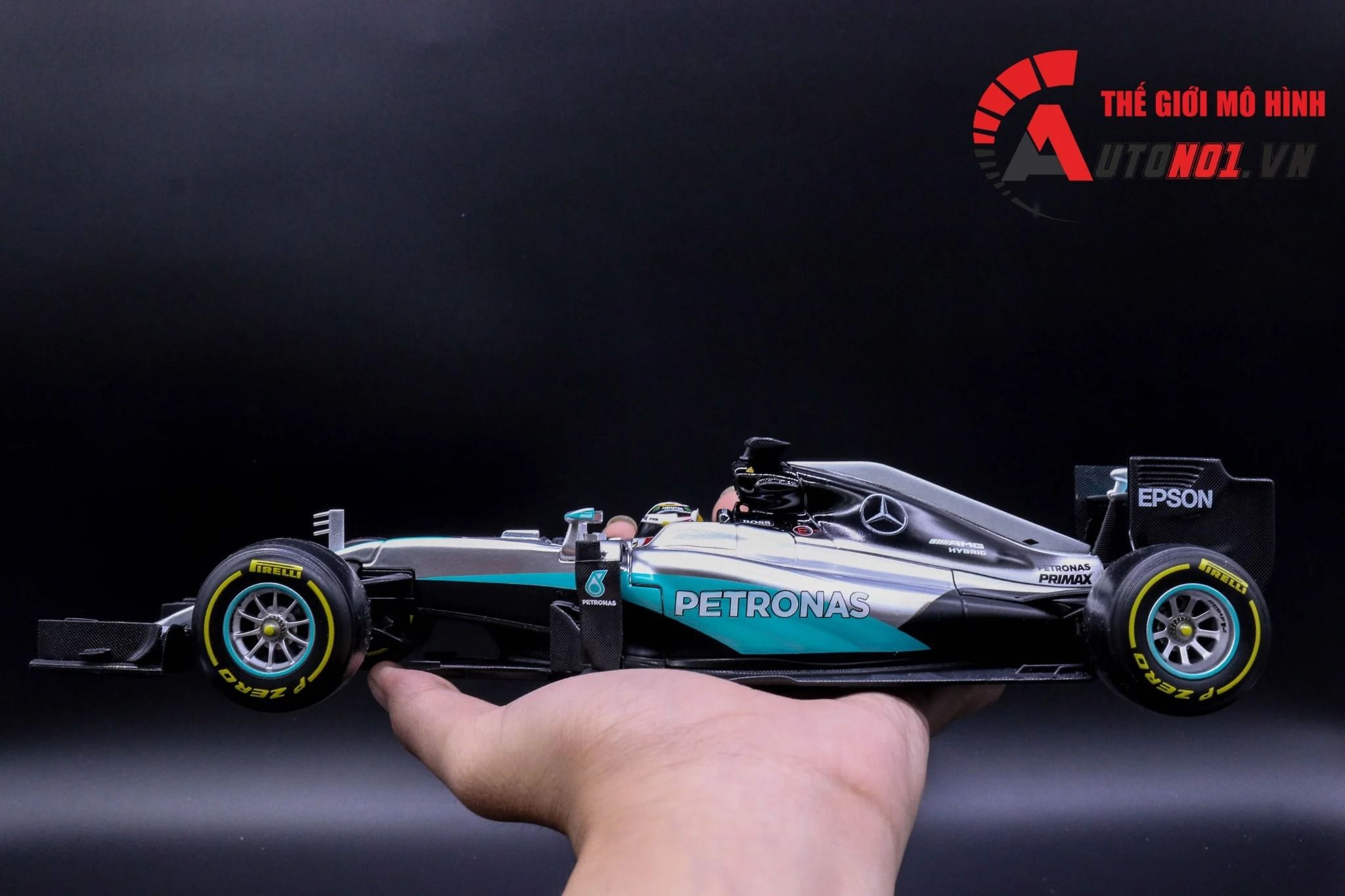  Mô hình xe F1 Mercedes AMG Petronas F1 W07 Hybrid 2016 world champion 1:18 Bburago 5212 