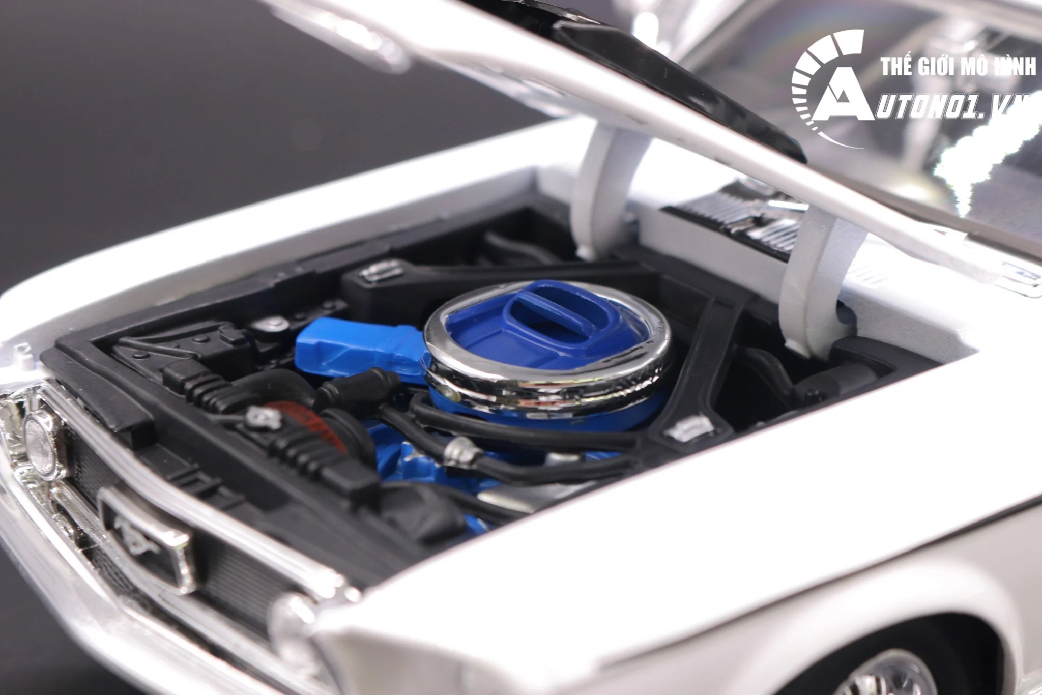 Mô hình xe Ford Mustang Gt Cobra Jet 1968 full open tỉ lệ 1:18 Maisto 31167 BL OT18017