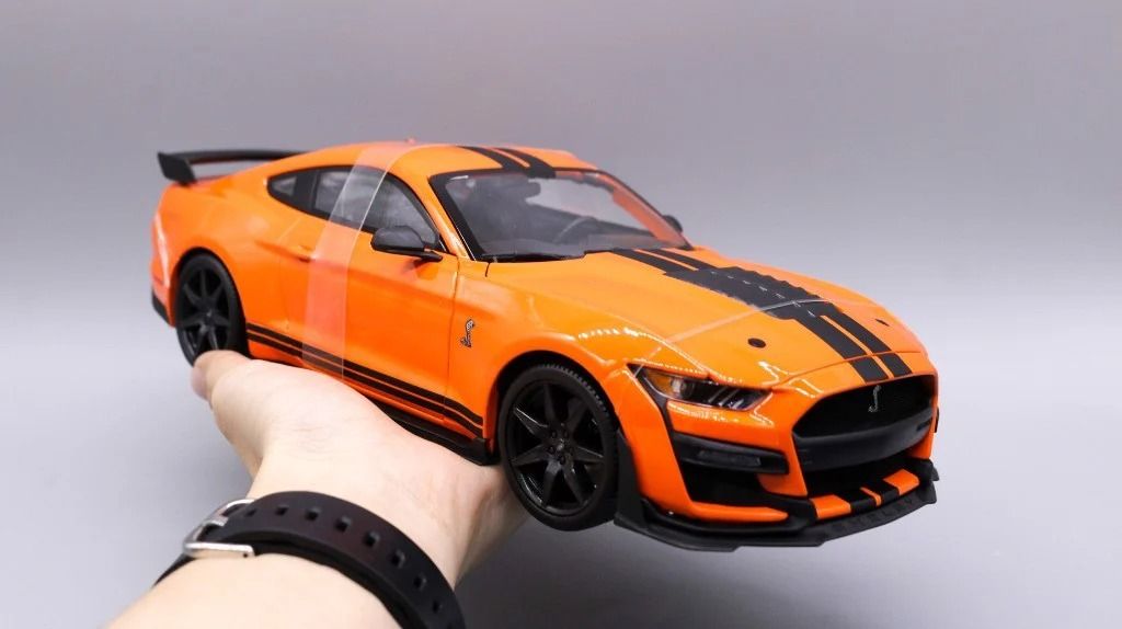 MÔ HÌNH XE FORD MUSTANG SHELBY COBRA GT500 1:18 MAISTO 7030