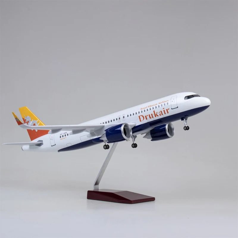  Mô hình máy bay Bhutan Airlines Drukair Airbus A320 Neo 47cm có đèn led tự động theo tiếng vỗ tay hoặc chạm MB47061 