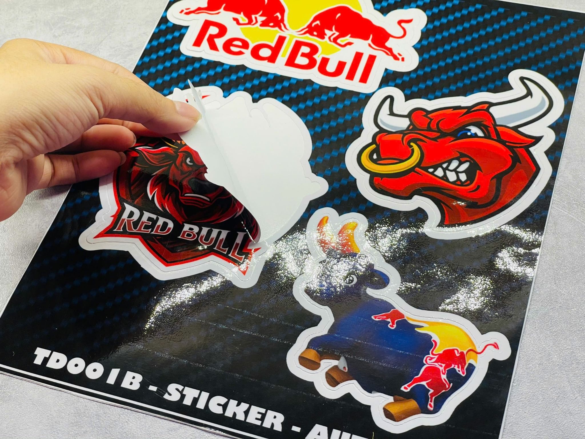 Decal nhựa PVC- nhựa sữa trang trí xe - điện thoại - laptop - máy tính - nón - ly Redbull kích thước 20 x 25cm Autono1 TD001