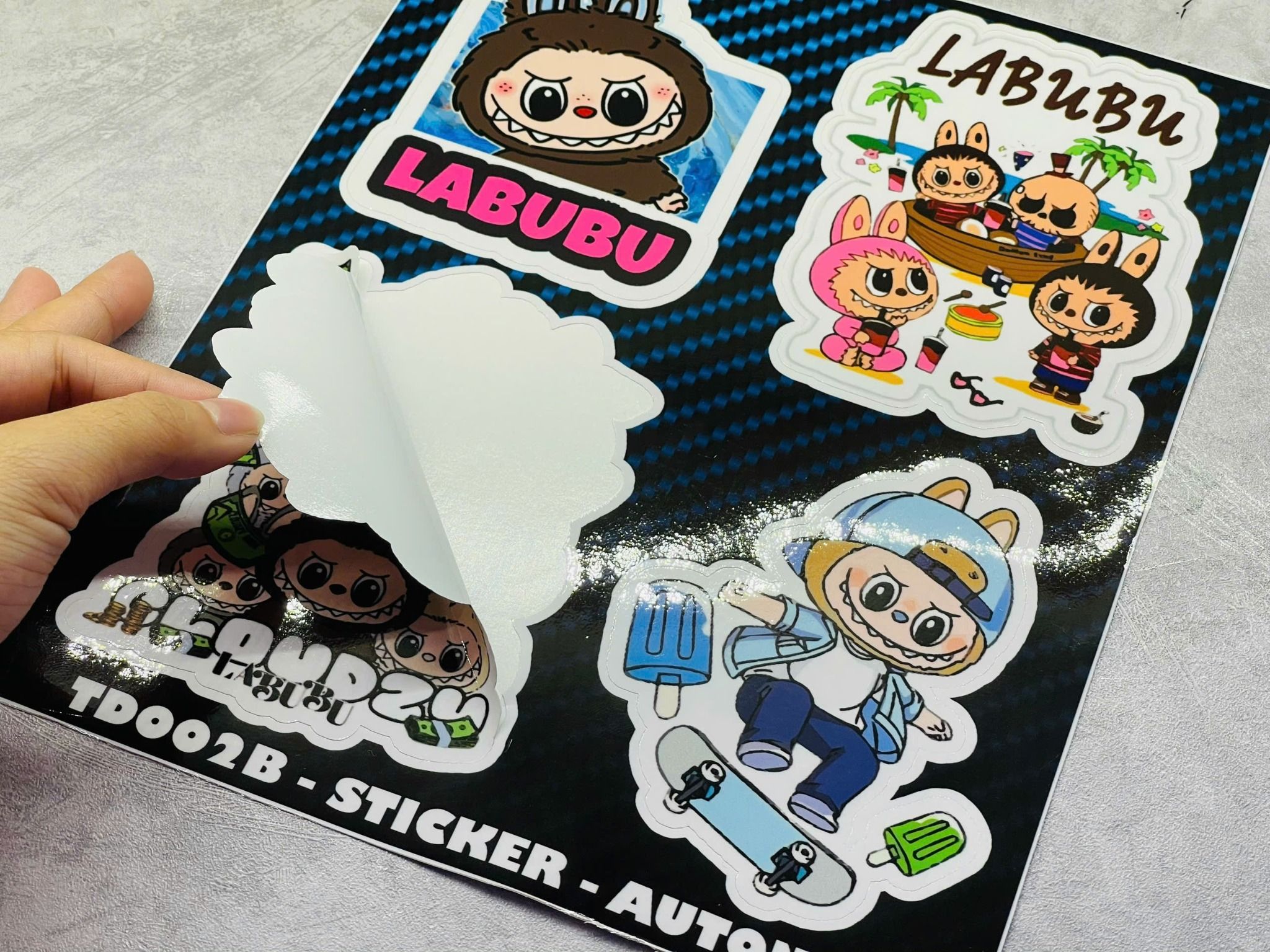 Decal nhựa PVC- nhựa sữa trang trí xe - điện thoại - laptop - máy tính - nón - ly Labubu kích thước 20 x 25cm Autono1 TD002
