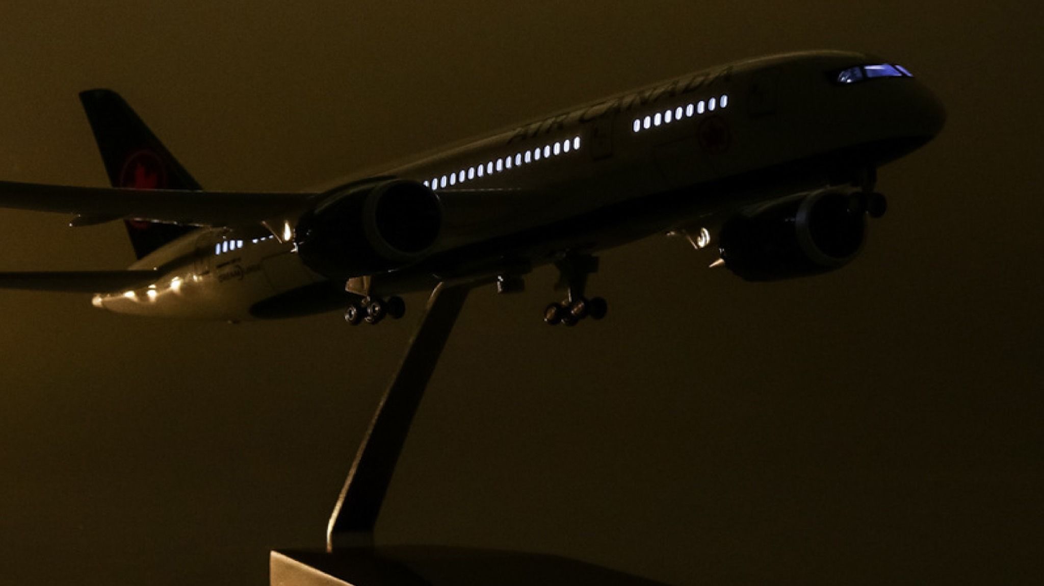 Mô hình máy bay dân dụng Canada Airlines Boeing B787 kích thước 47cm MB47041