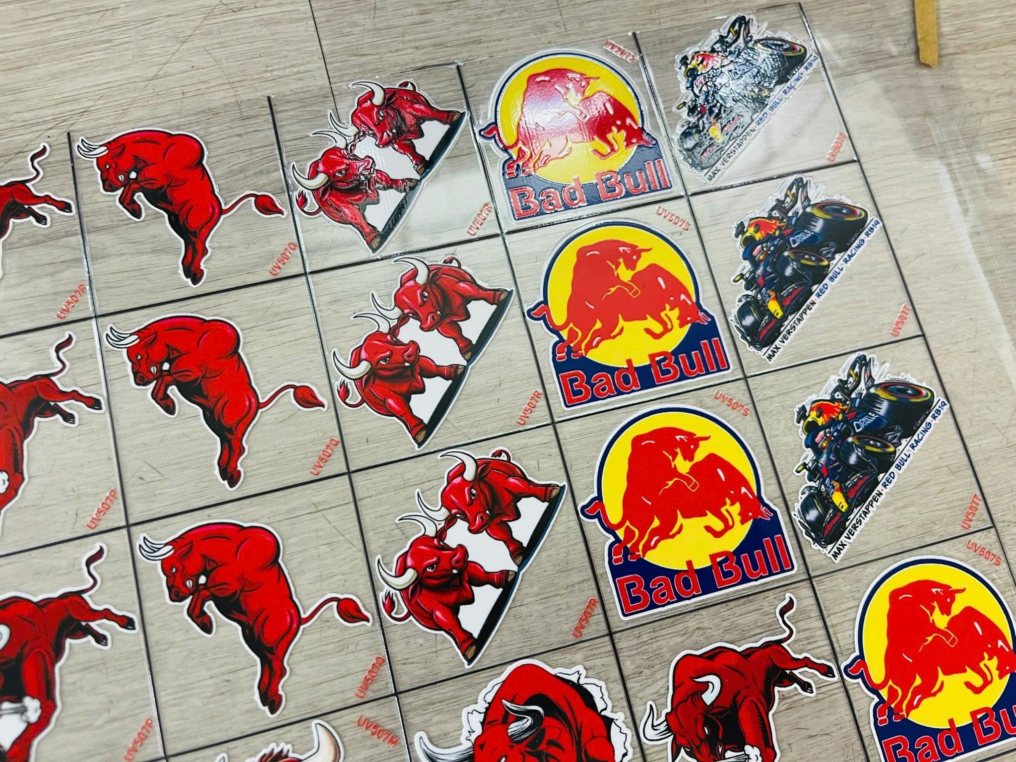 Decal UV trang trí mô hình - điện thoại - laptop - máy tính - nón - ly - mica chống nước - chống trầy - chống uv Redbull kích thước 5 x 5cm Autono1 UV507